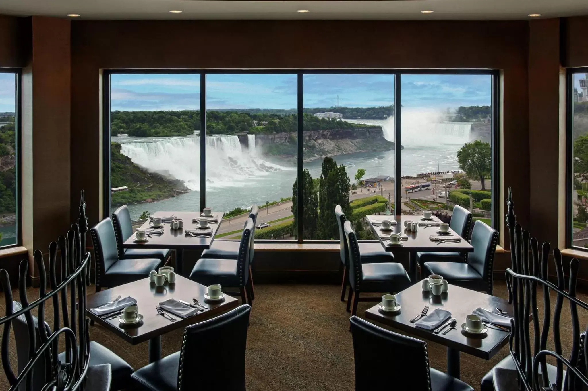 Restaurant/Places to Eat in Crowne Plaza Hotel-Niagara Falls/Falls View, an IHG Hotel