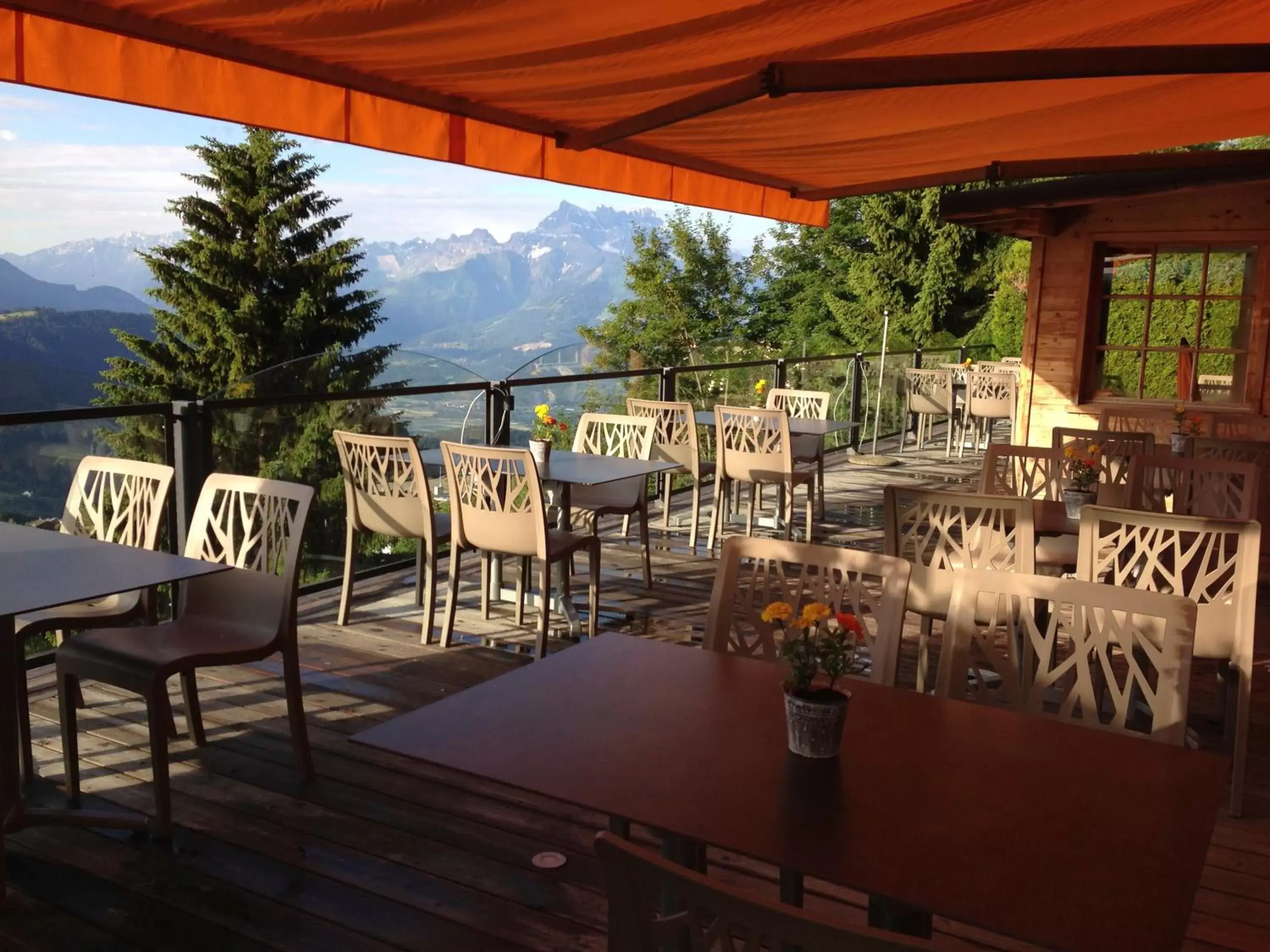 Day, Restaurant/Places to Eat in Hôtel Le Grand Chalet
