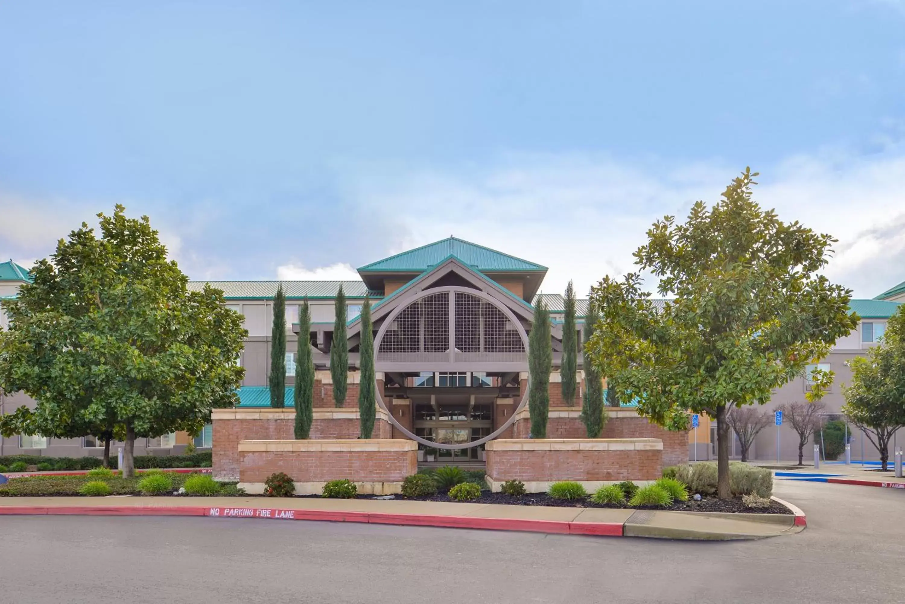 Property Building in HOLIDAY INN EXPRESS & SUITES ELK GROVE CENTRAL - HWY 99, an IHG Hotel