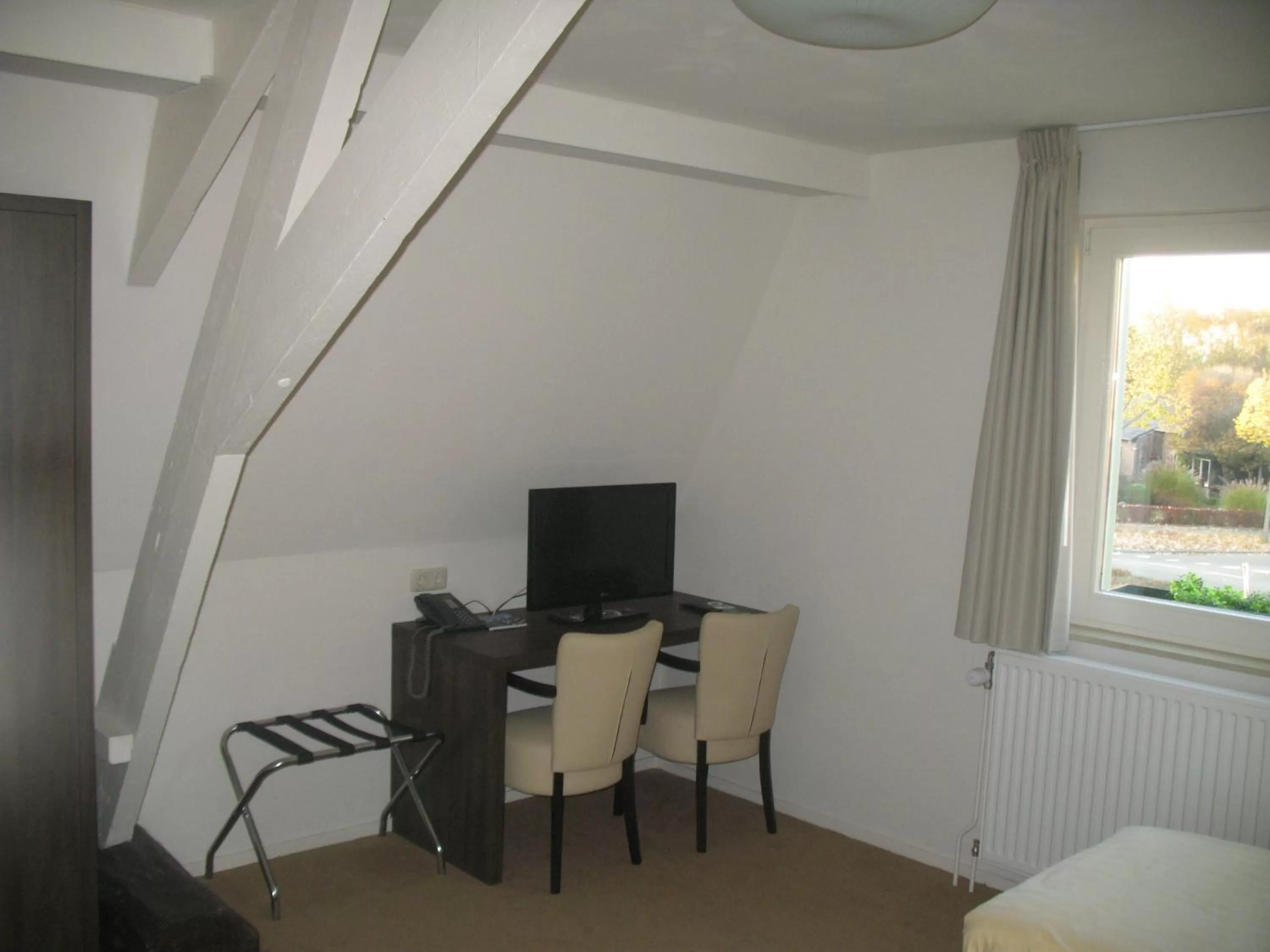 TV and multimedia, TV/Entertainment Center in Hotel Restaurant Roerdalen