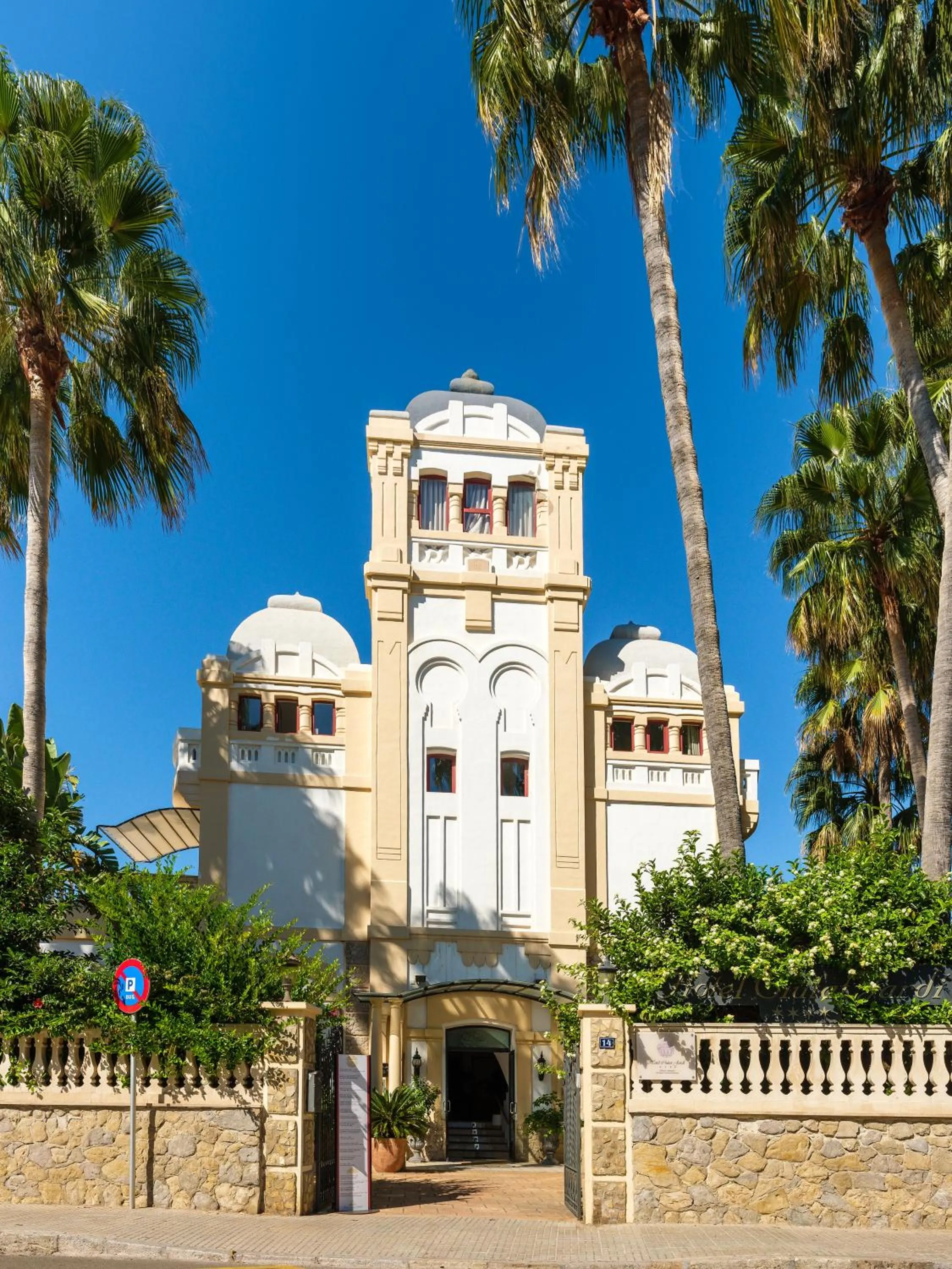 Property building in Hotel Ciutat Jardi