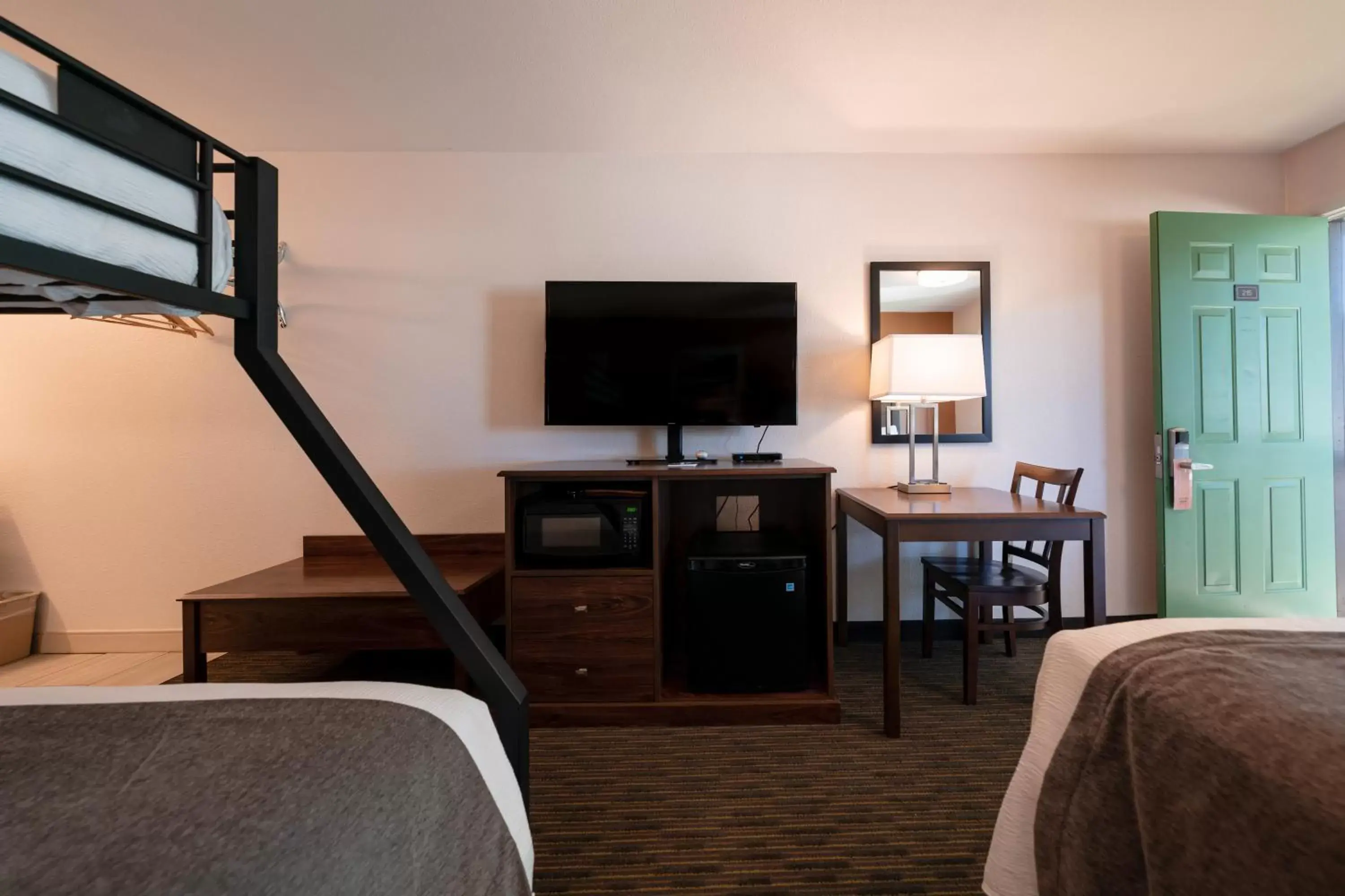 Bed, TV/Entertainment Center in Riviera Motor Lodge