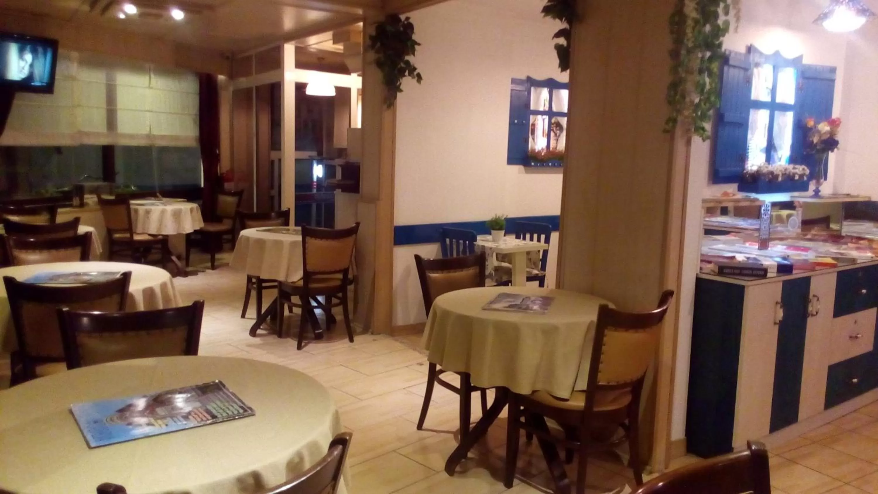 Communal lounge/ TV room in Olimpiyat Hotel Izmir