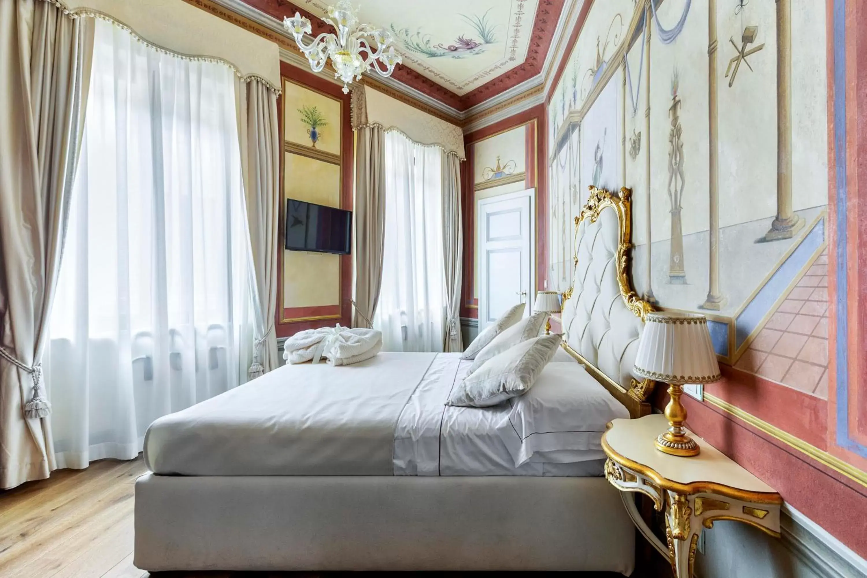 Photo of the whole room, Bed in Residenza d'Epoca Palazzo Borghesi