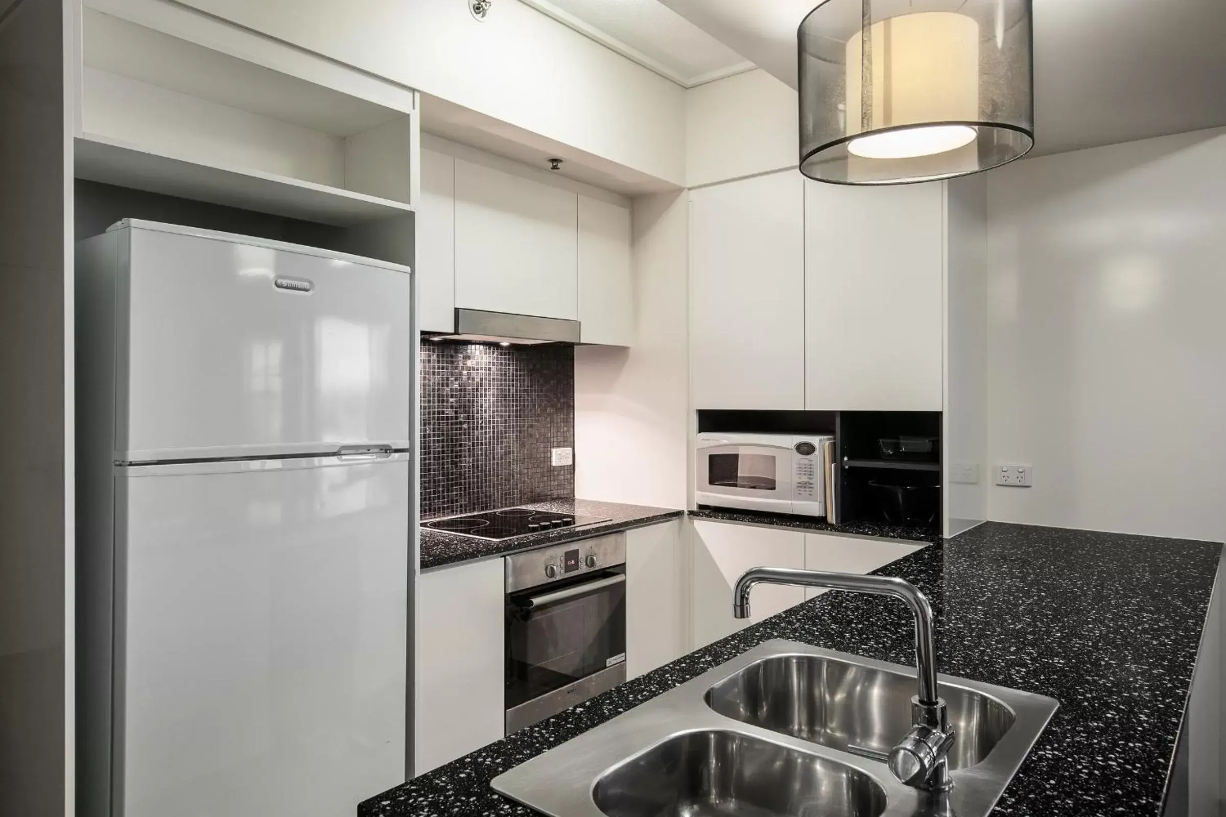 Kitchen or kitchenette, Kitchen/Kitchenette in Evolution Apartments