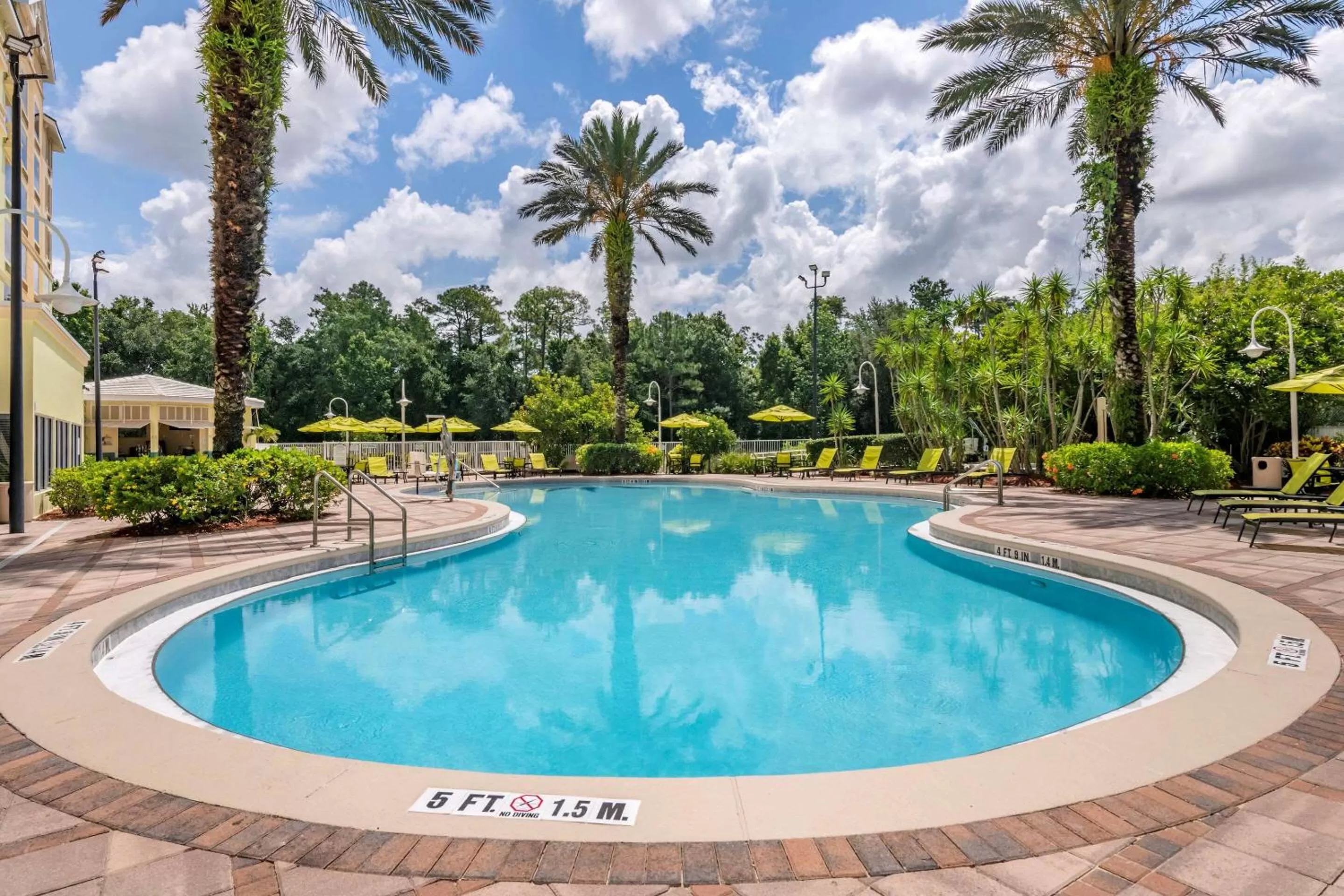 Pool view in Comfort Suites Maingate East