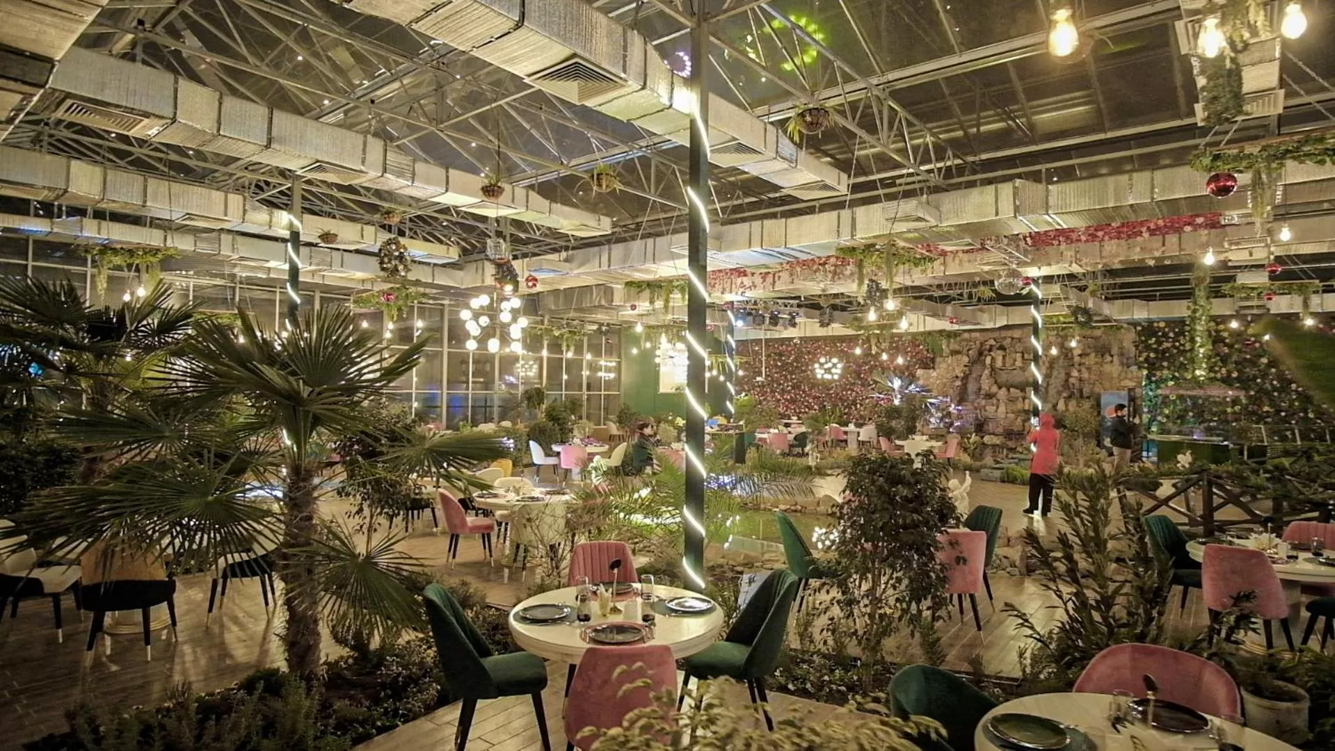 Restaurant/Places to Eat in Sahid Zarafshon