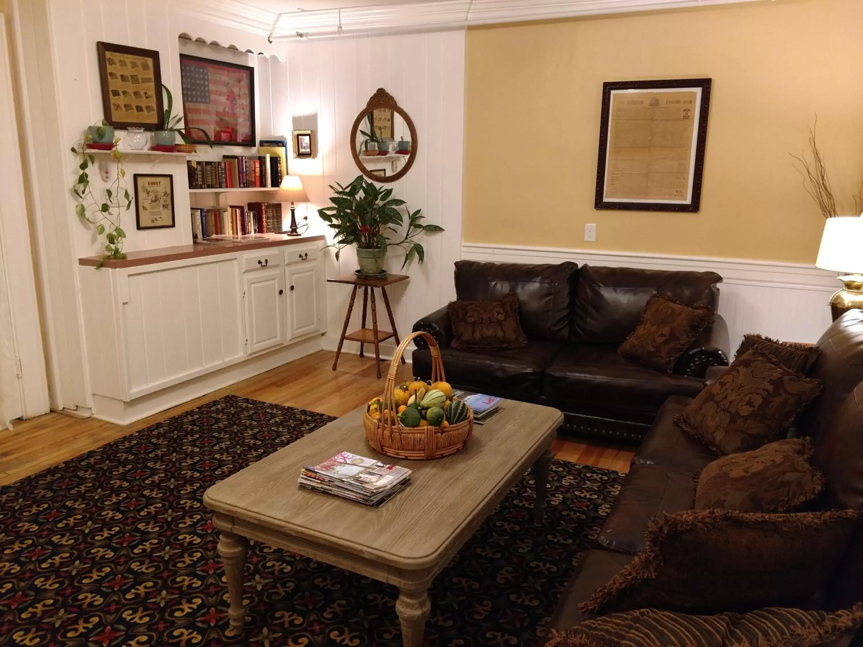 Seating Area in Thayers Inn