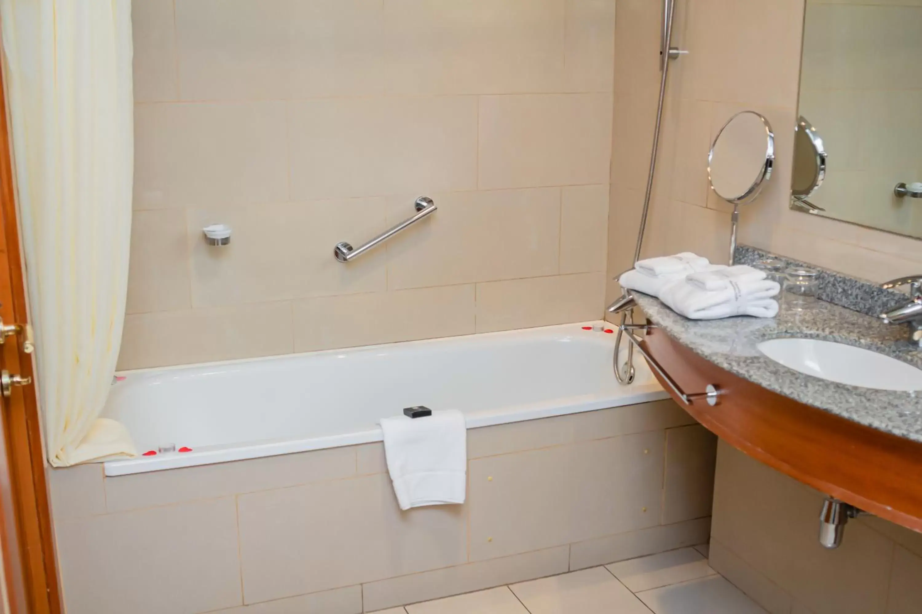 Bath, Bathroom in Sonesta Hotel Osorno