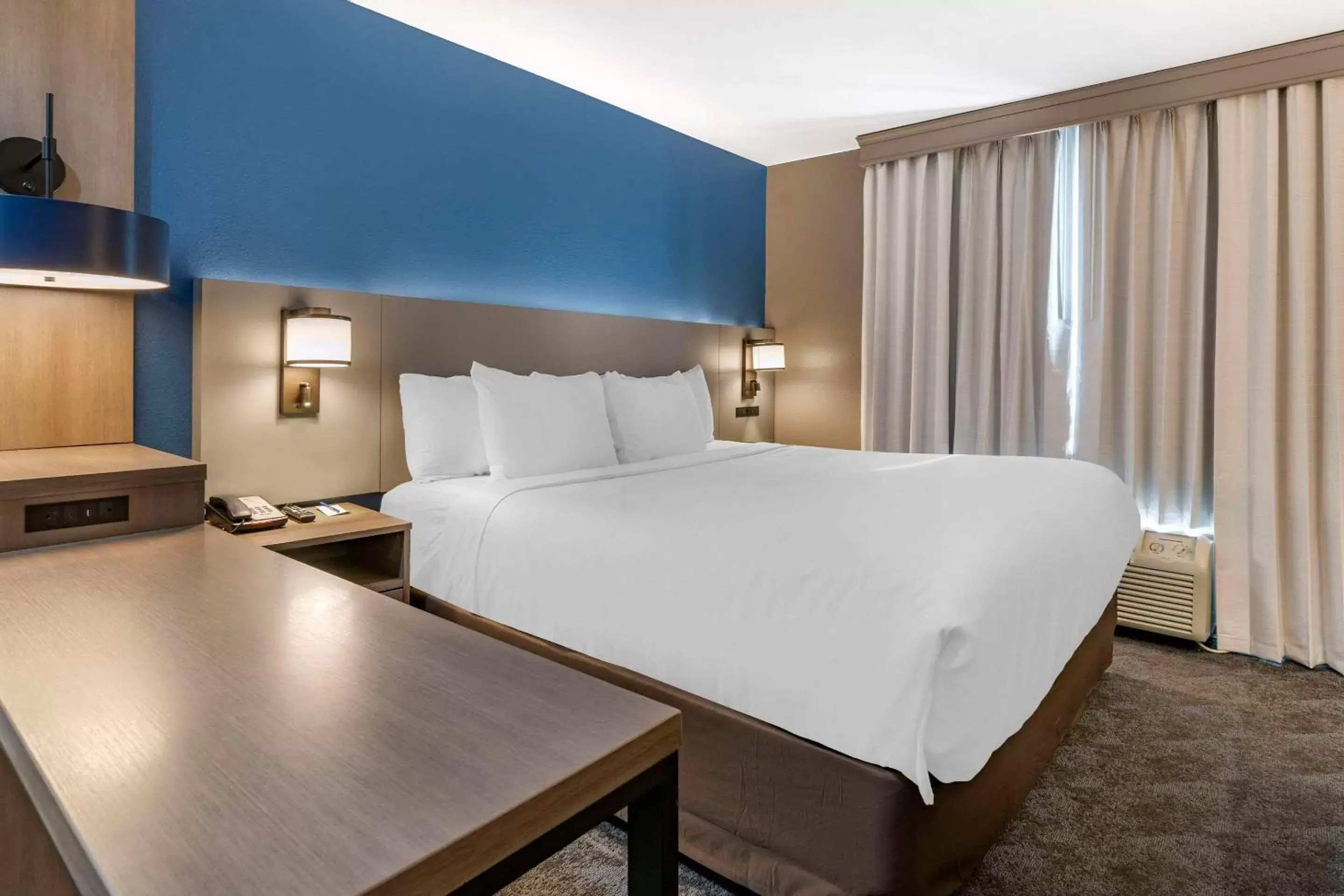 Bedroom, Bed in Comfort Inn & Suites