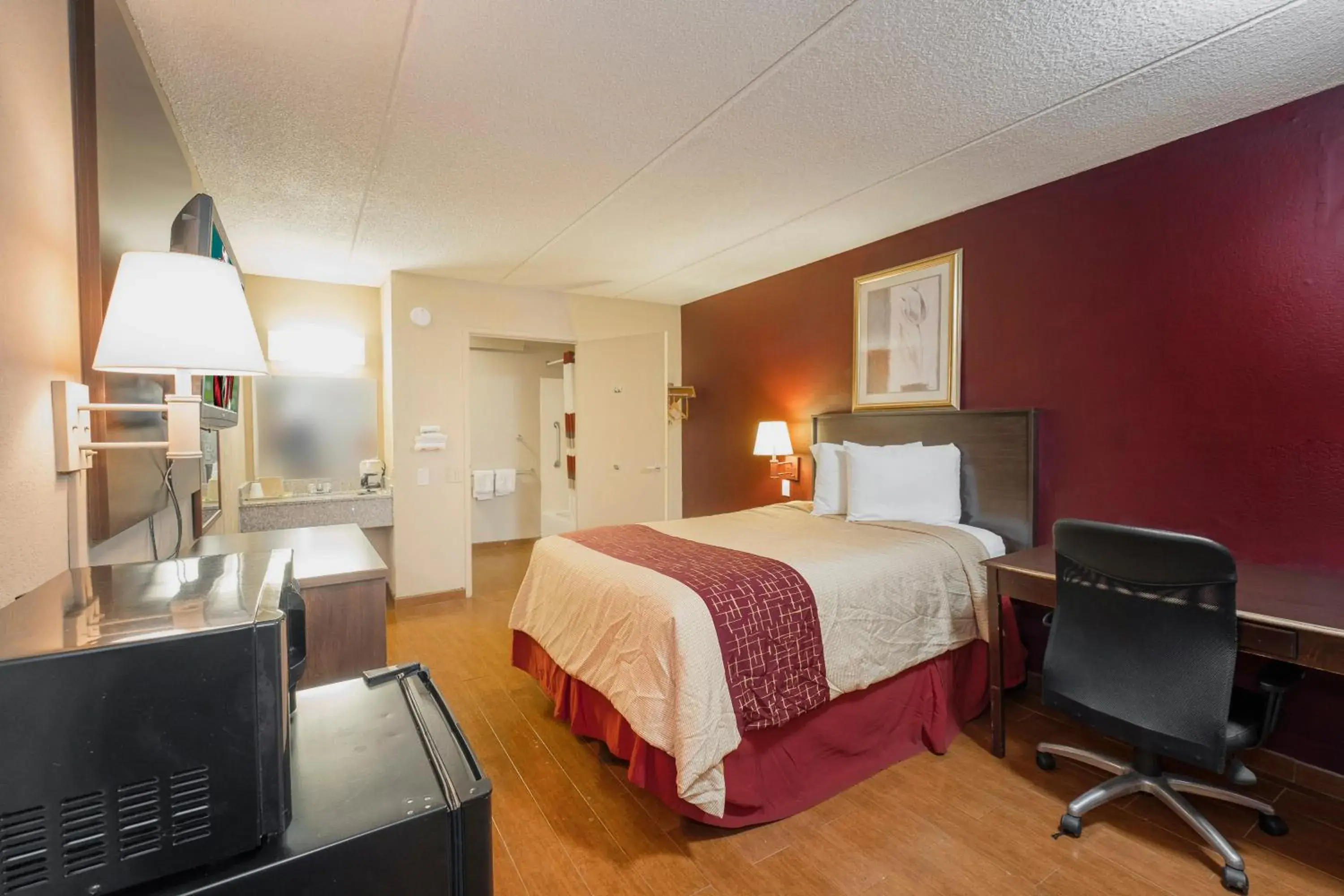 Photo of the whole room in Red Roof Inn Jackson Downtown - Fairgrounds