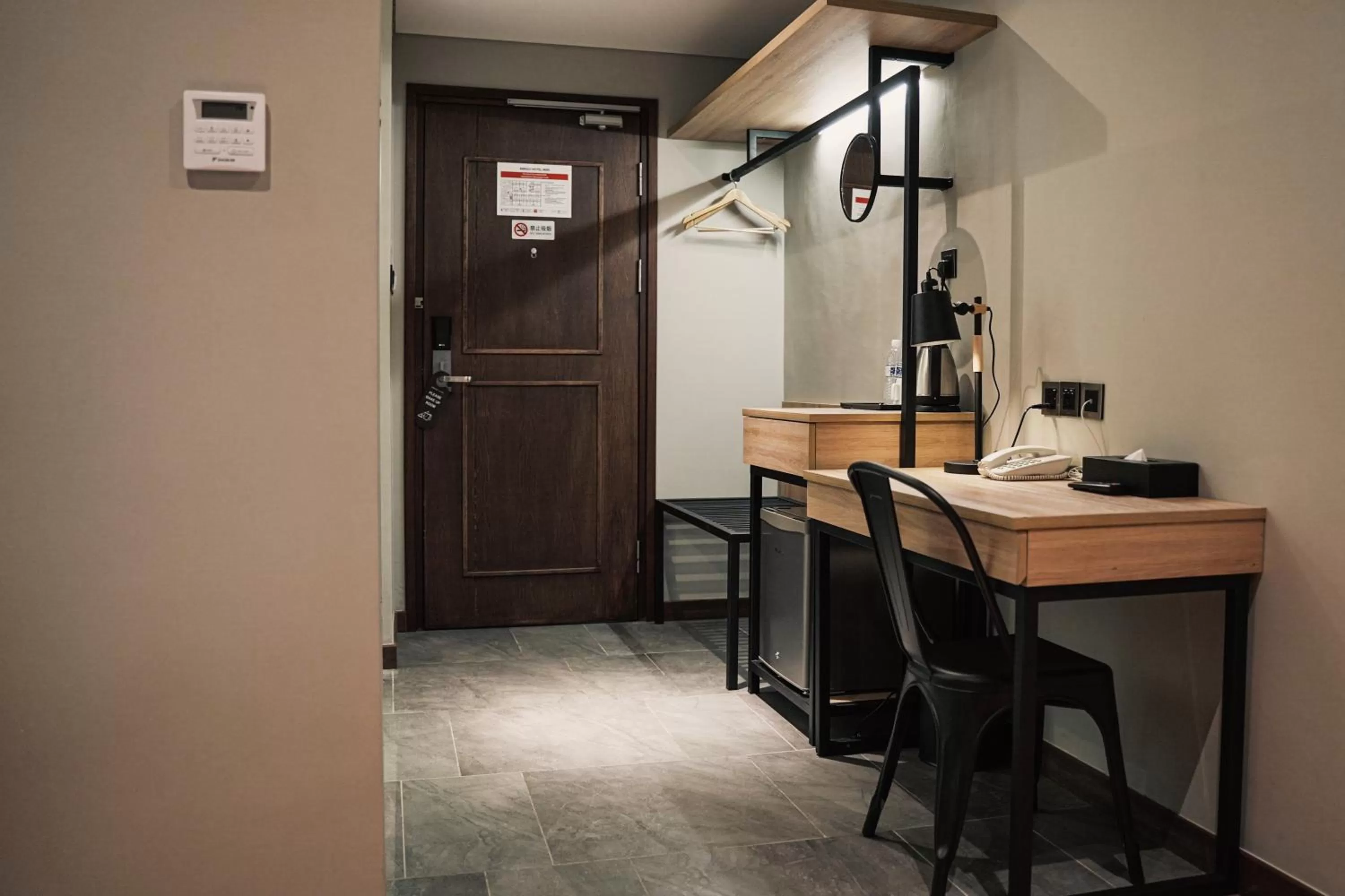 Bedroom in Amigo Hotel