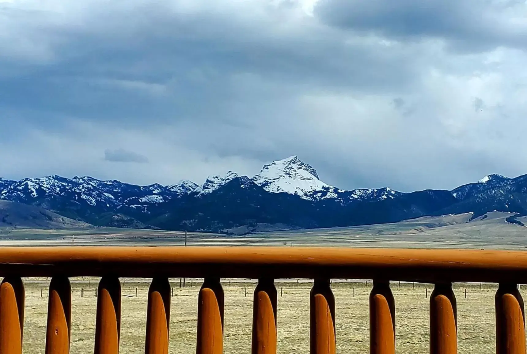 Mountain View in Dream Drift Motel