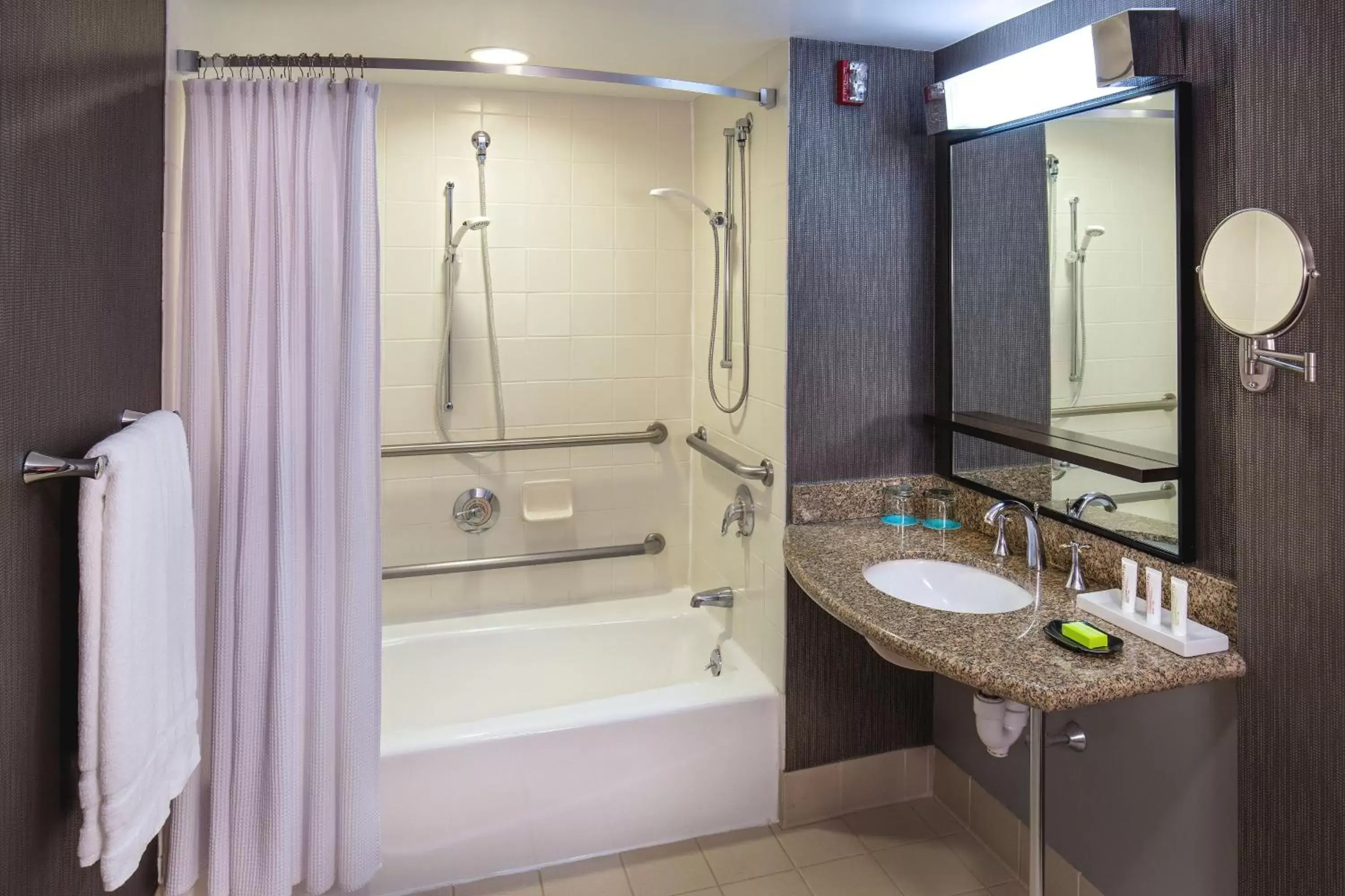 Deluxe, Guest room, 1 King in Le Meridien Boston Cambridge Deluxe, Guest room, 1 King in Le Meridien Boston Cambridge