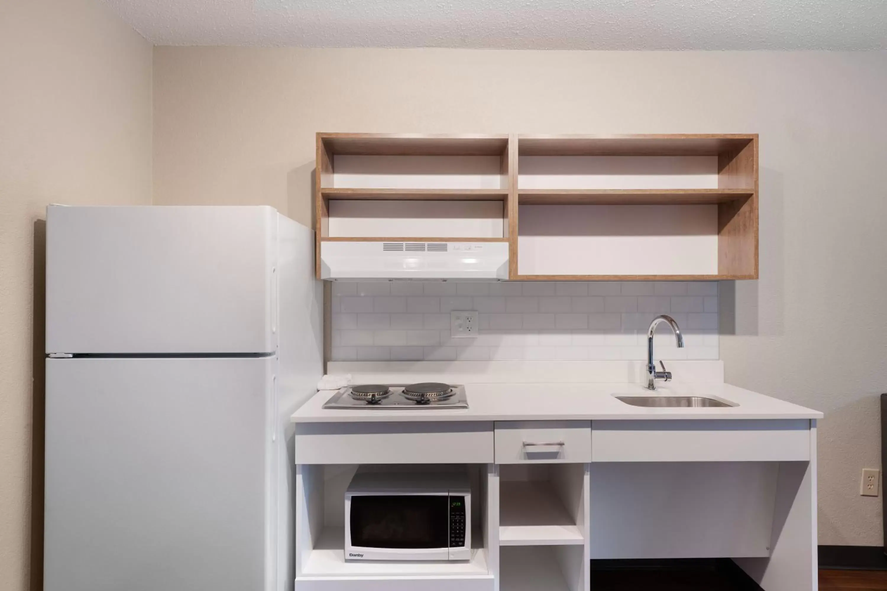 Kitchen or kitchenette, Kitchen/Kitchenette in Extended Stay America Premier Suites - Fort Lauderdale - Deerfield Beach