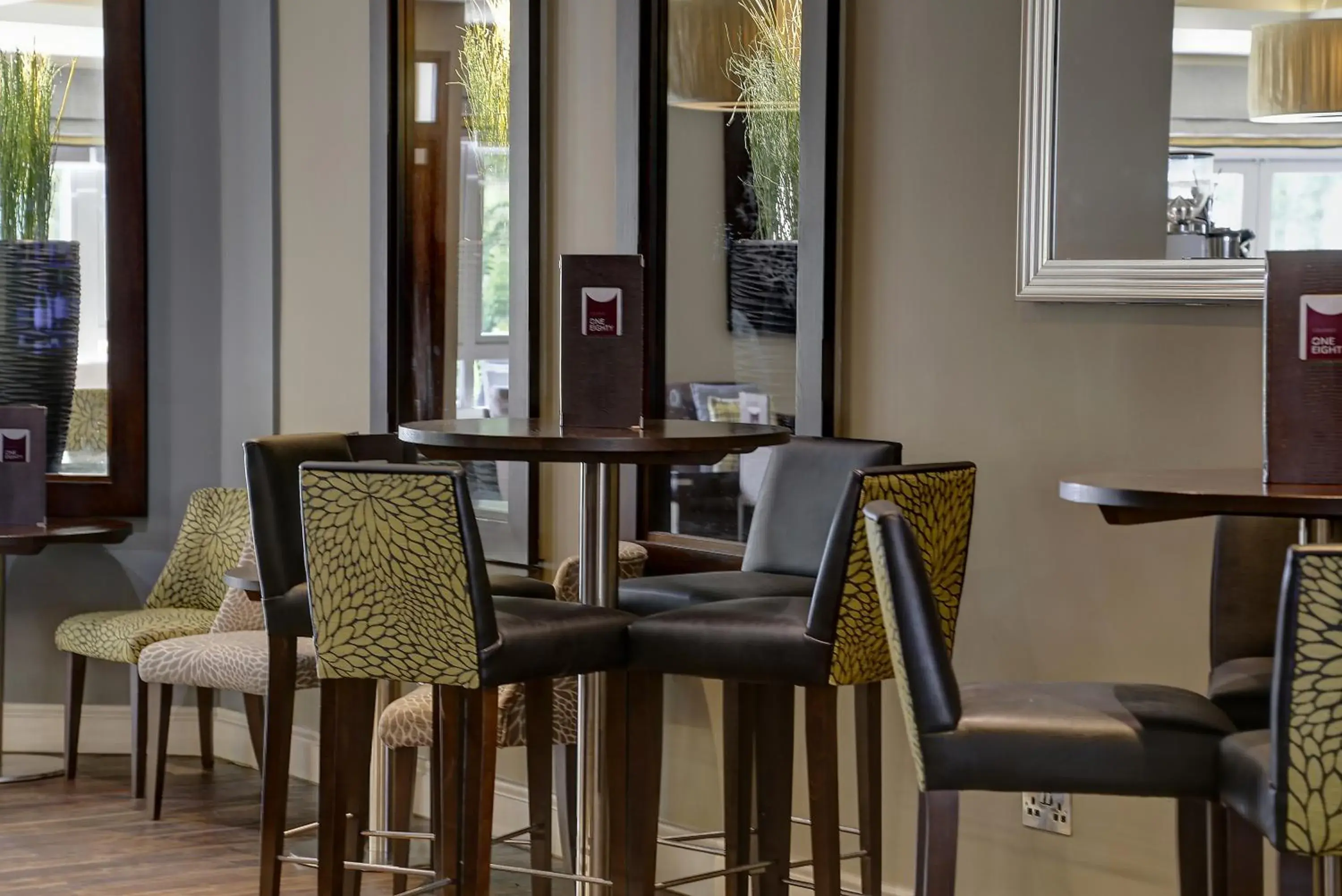 Lounge or bar, Restaurant/Places to Eat in Best Western Plus Pinewood Manchester Airport-Wilmslow Hotel