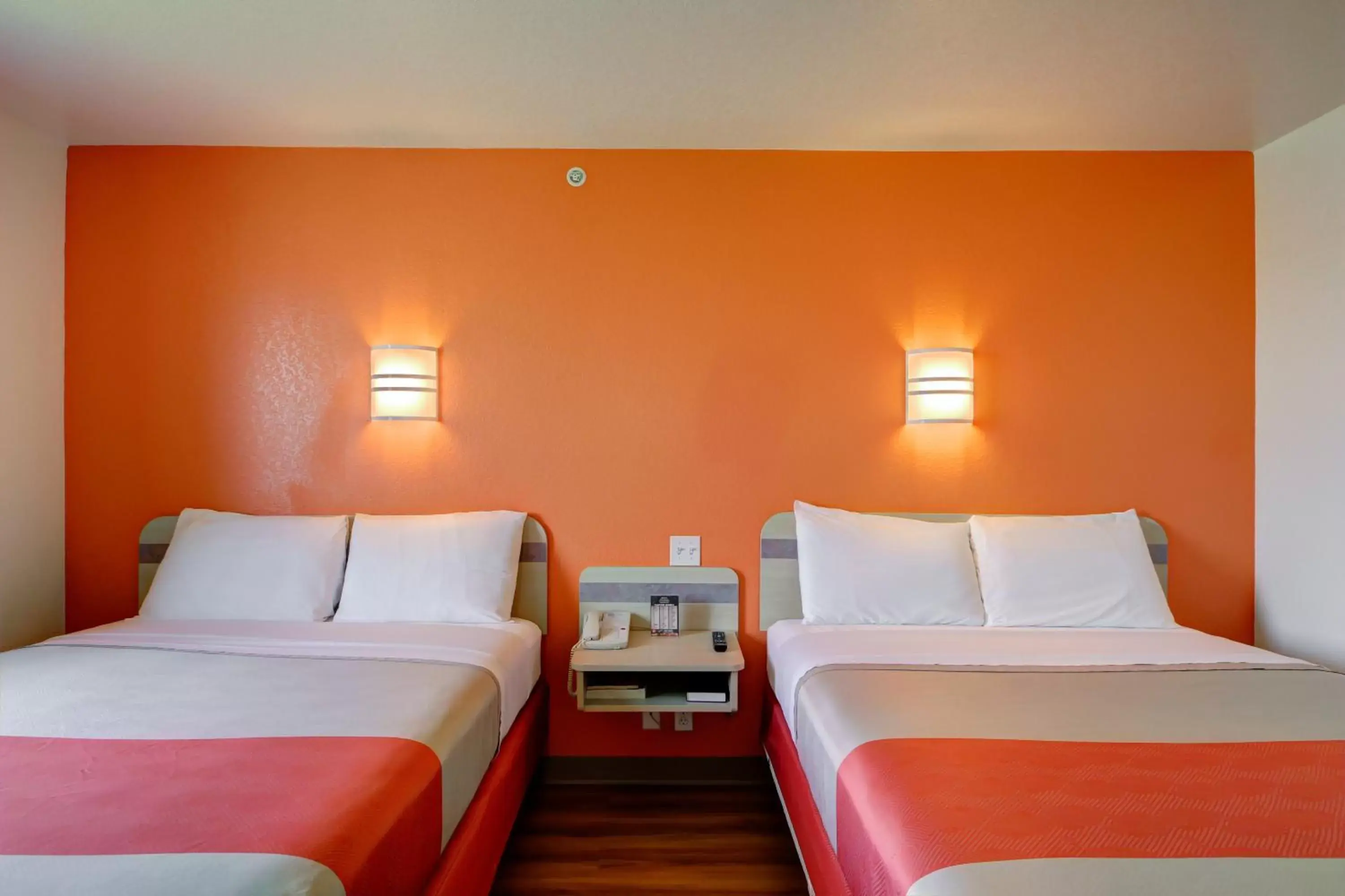 Queen Room with Two Queen Beds - Non-Smoking in Motel 6-El Reno, OK Queen Room with Two Queen Beds - Non-Smoking in Motel 6-El Reno, OK