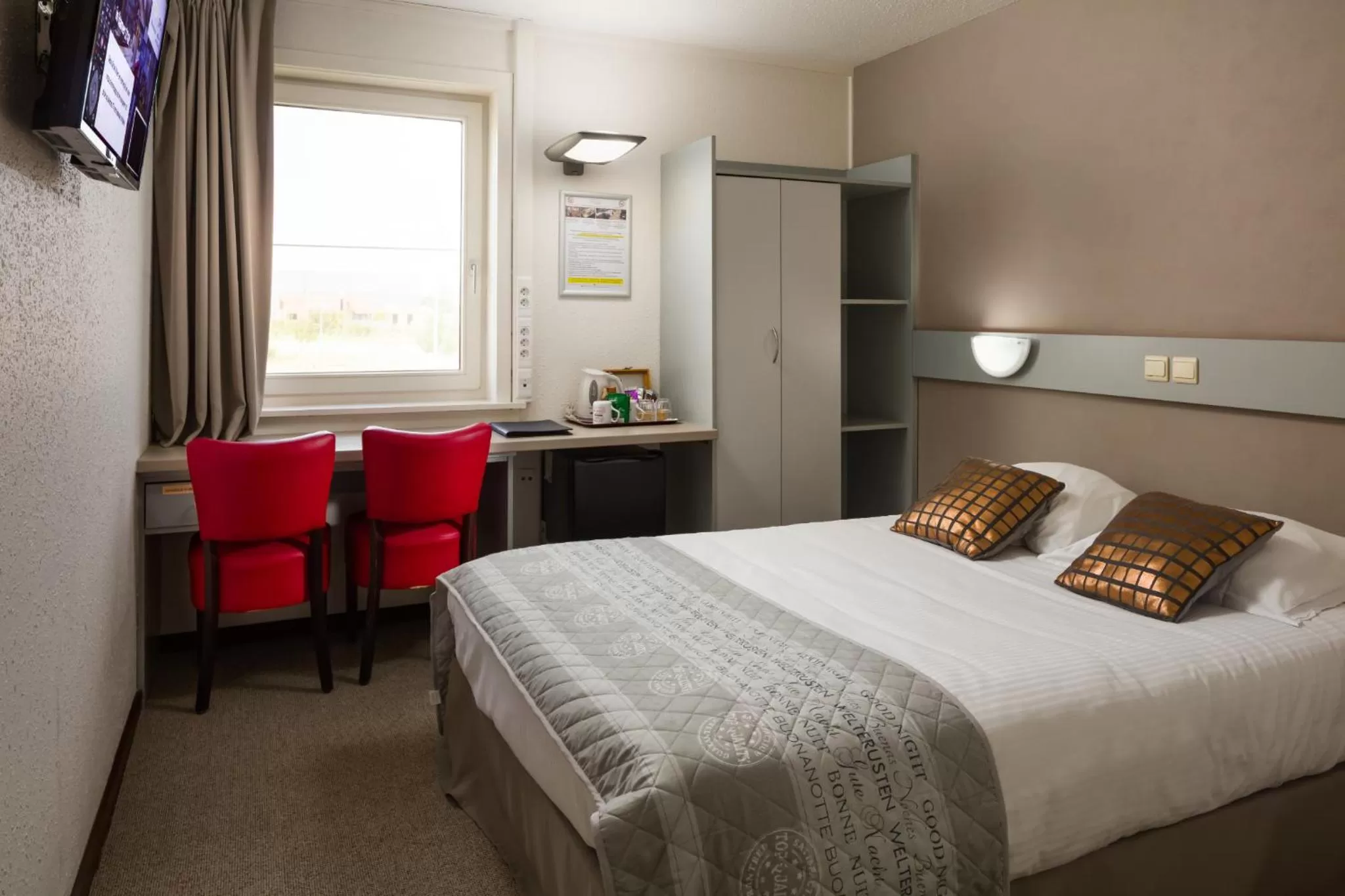 Shower, Bed in Vivaldi Hotel