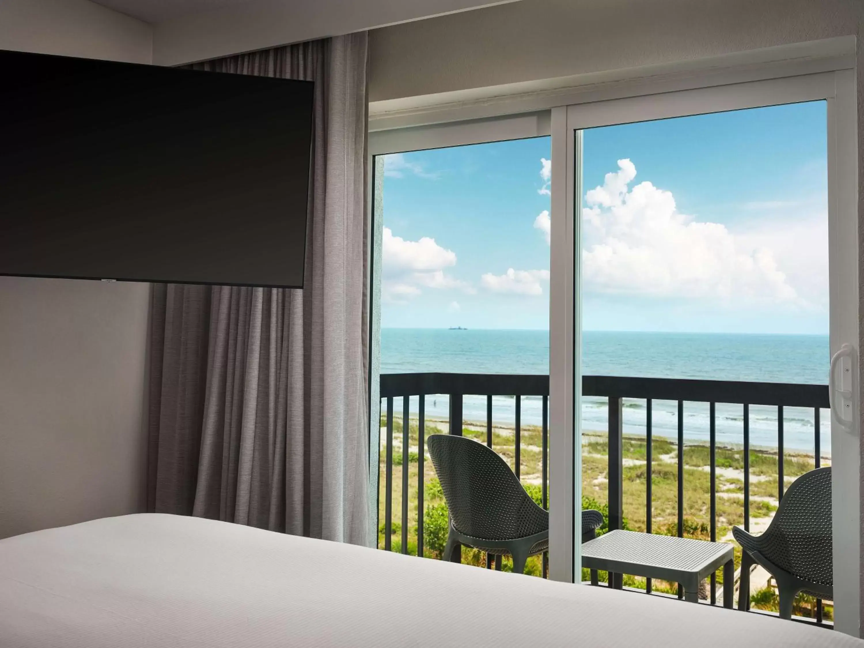 Bed, Sea View in Hilton Garden Inn Cocoa Beach-Oceanfront, FL