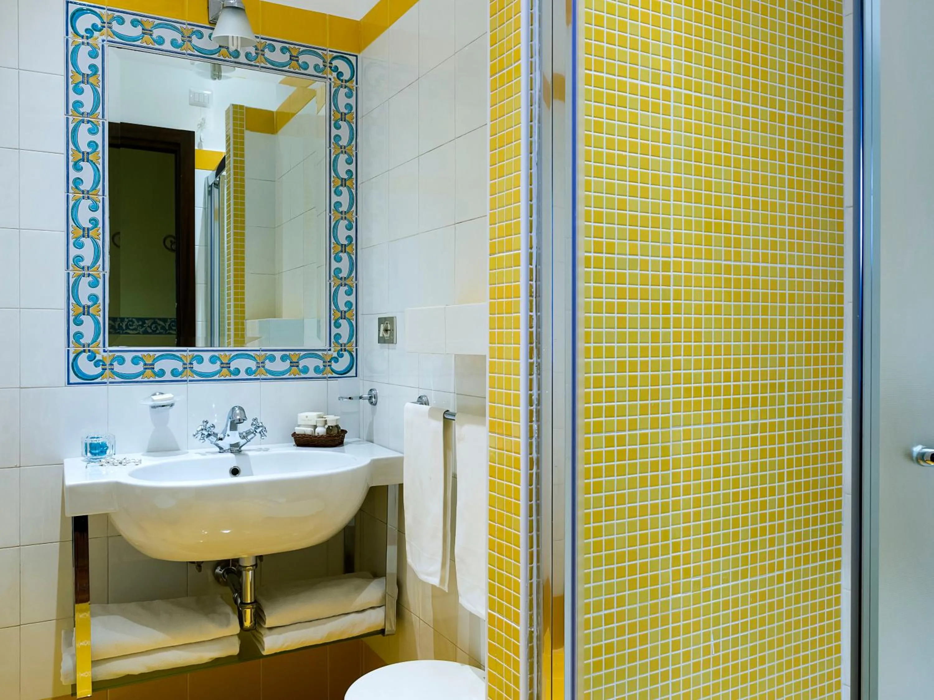 Shower in Hotel Sirius