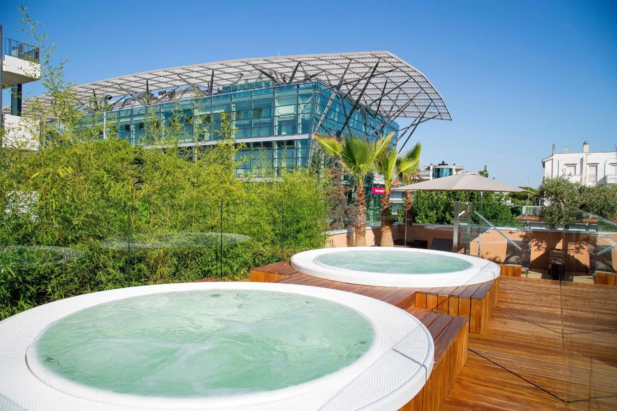 Hot Tub, Swimming Pool in Metropol Ceccarini Suite