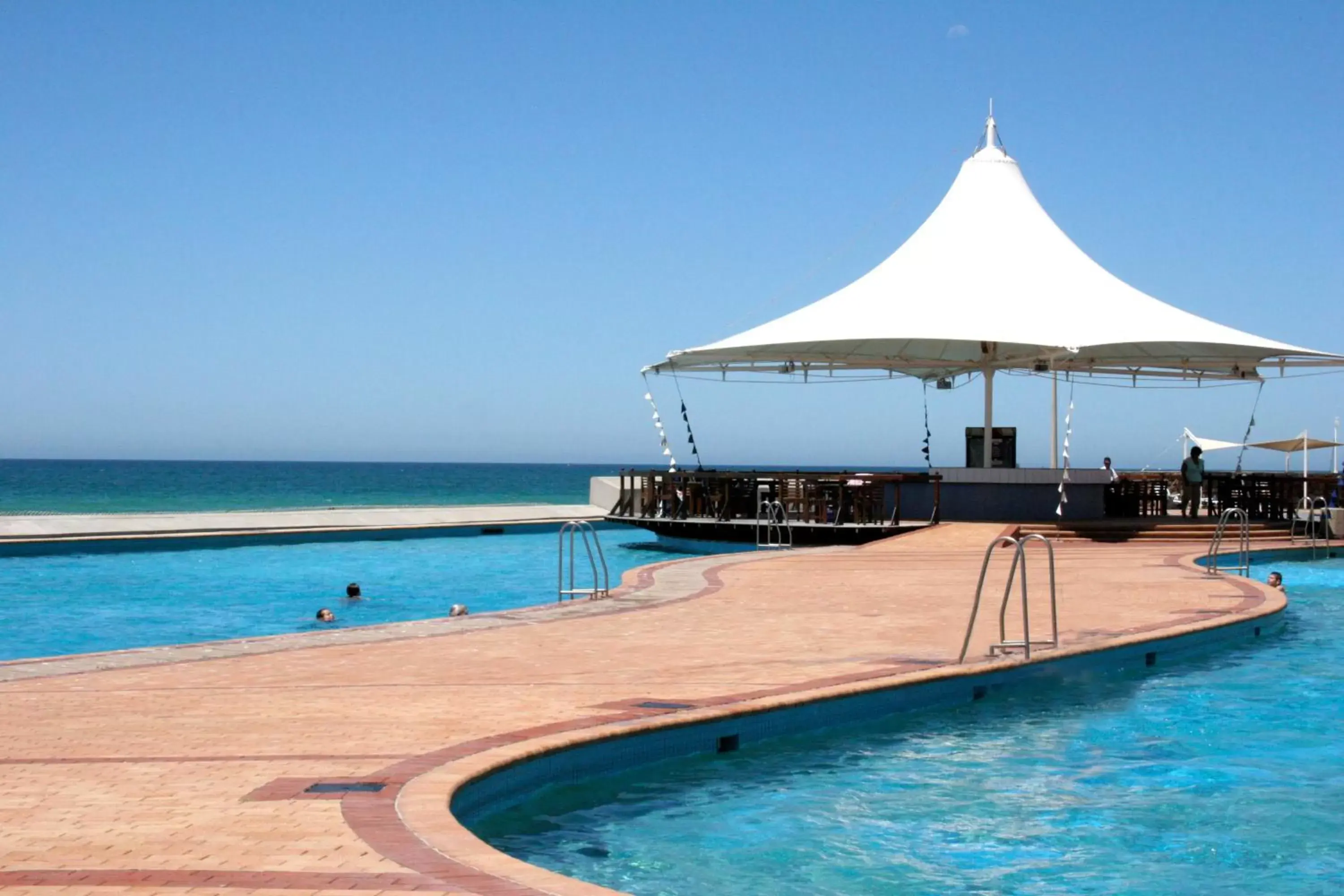 Beach, Swimming Pool in Carslogie House