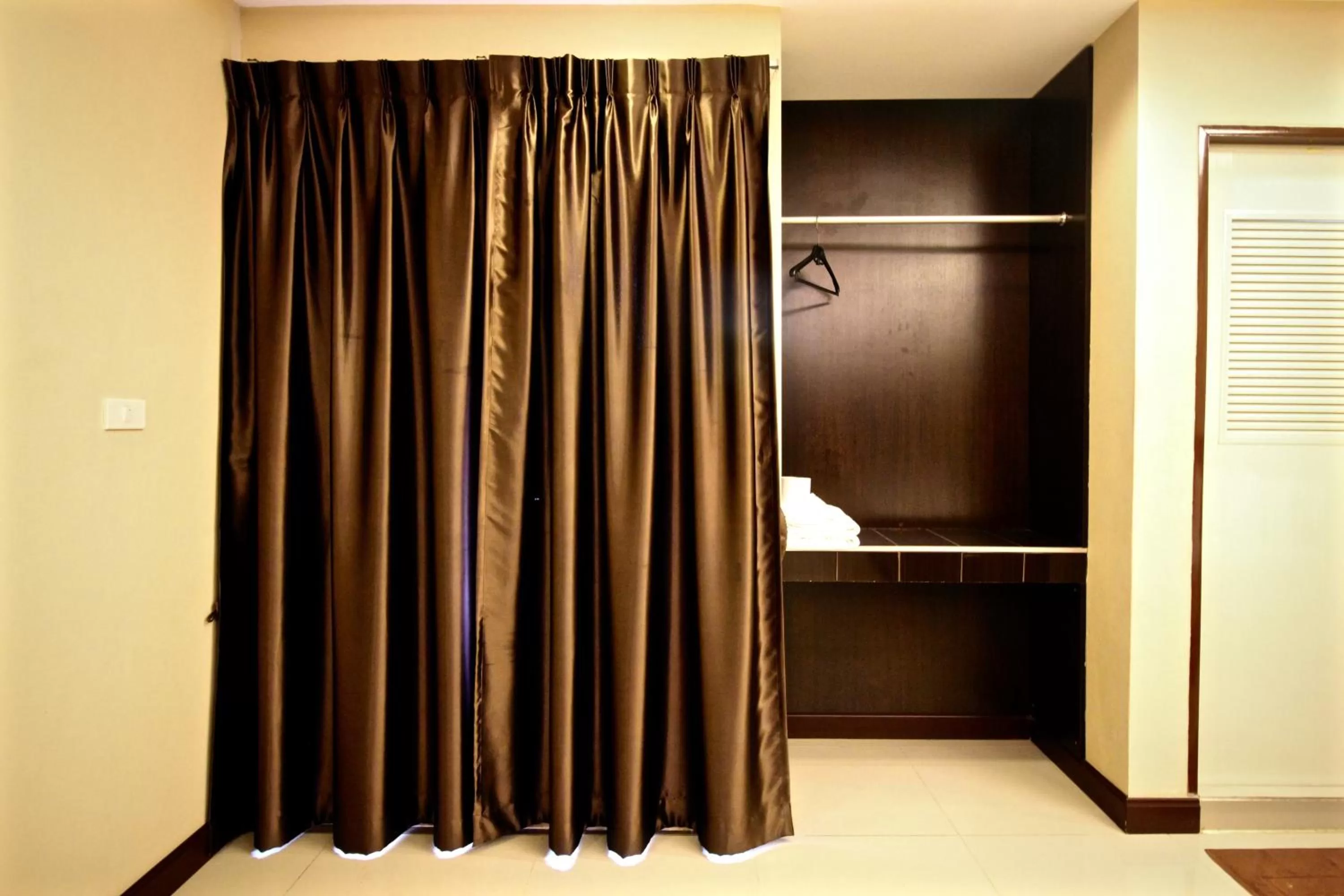 Property building in KKinn South Pattaya