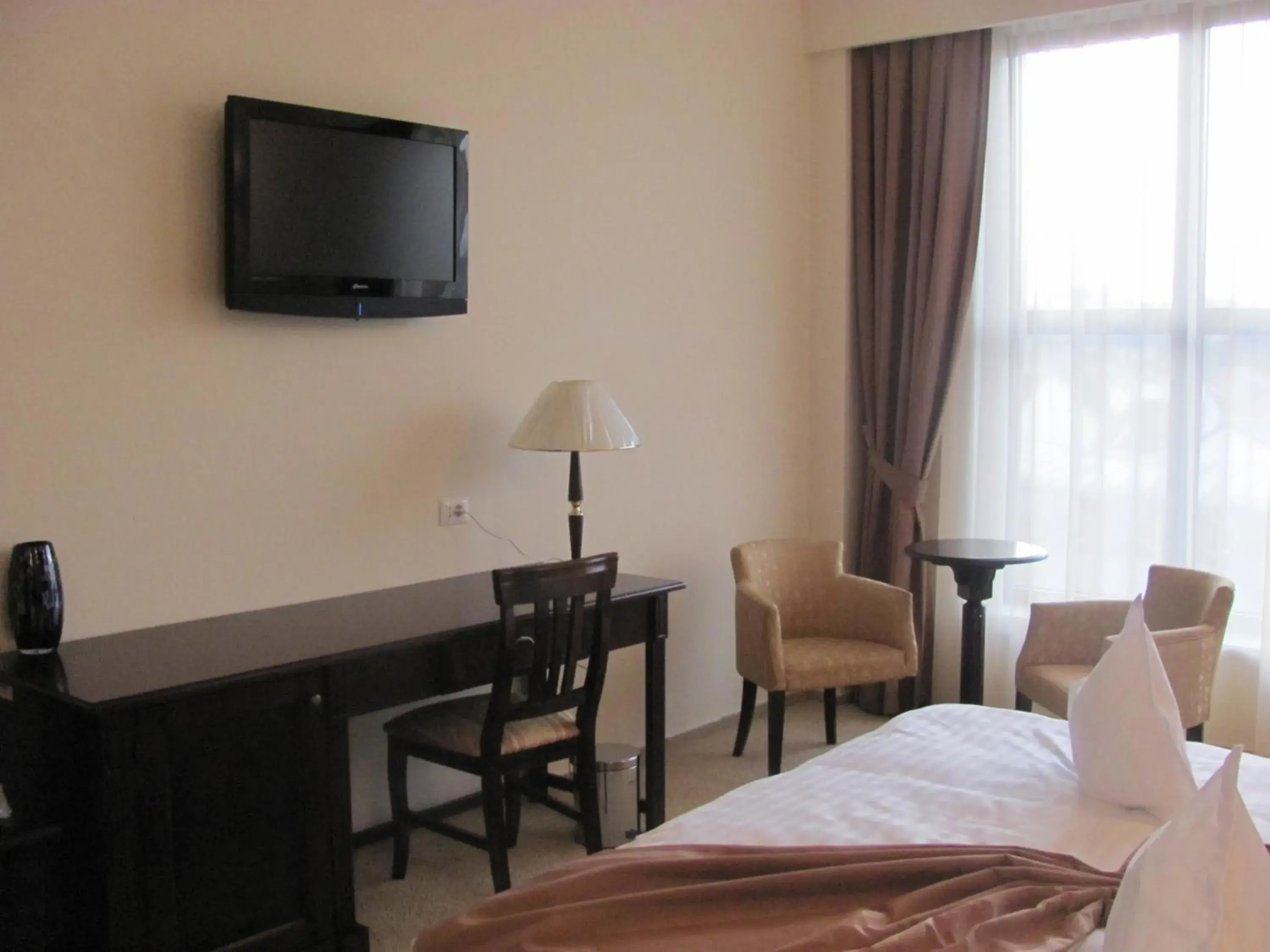 TV and multimedia, TV/Entertainment Center in Hotel Rexton