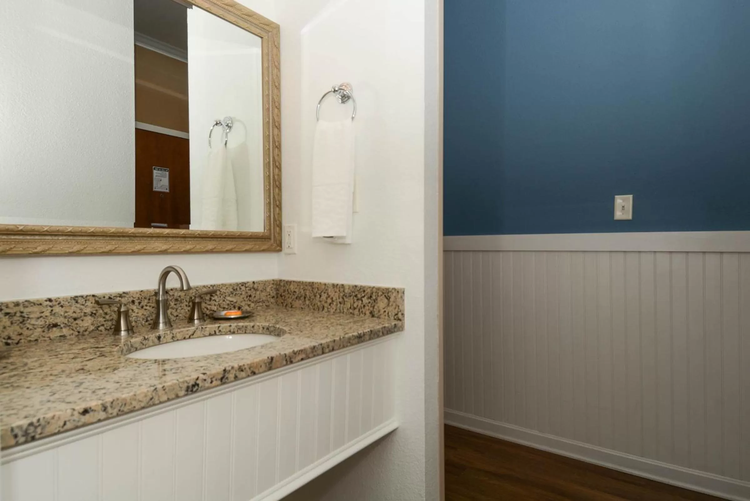 Bathroom in Avenue Inn & Spa