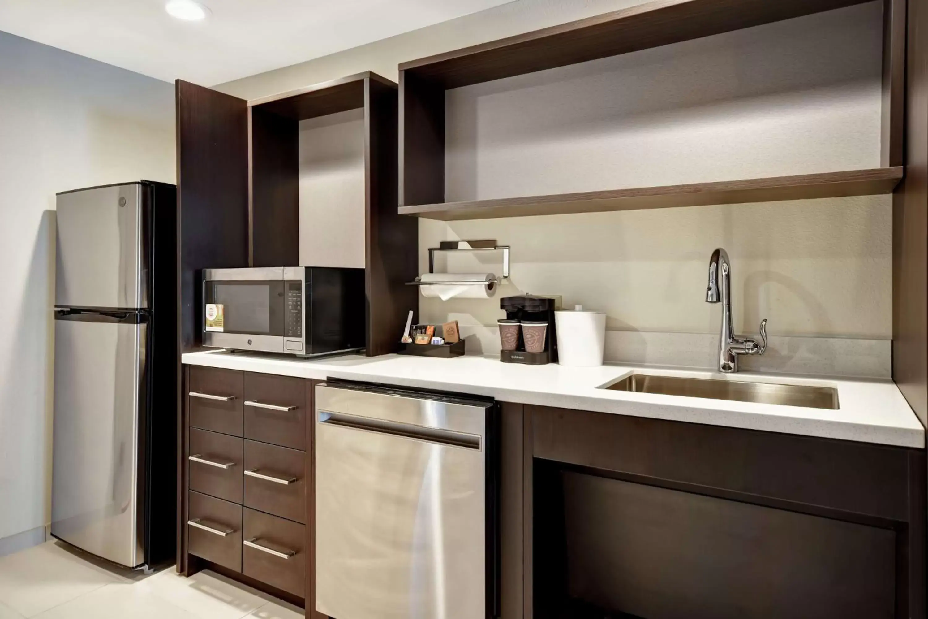 Kitchen or kitchenette, Kitchen/Kitchenette in Home2 Suites By Hilton Amherst Buffalo