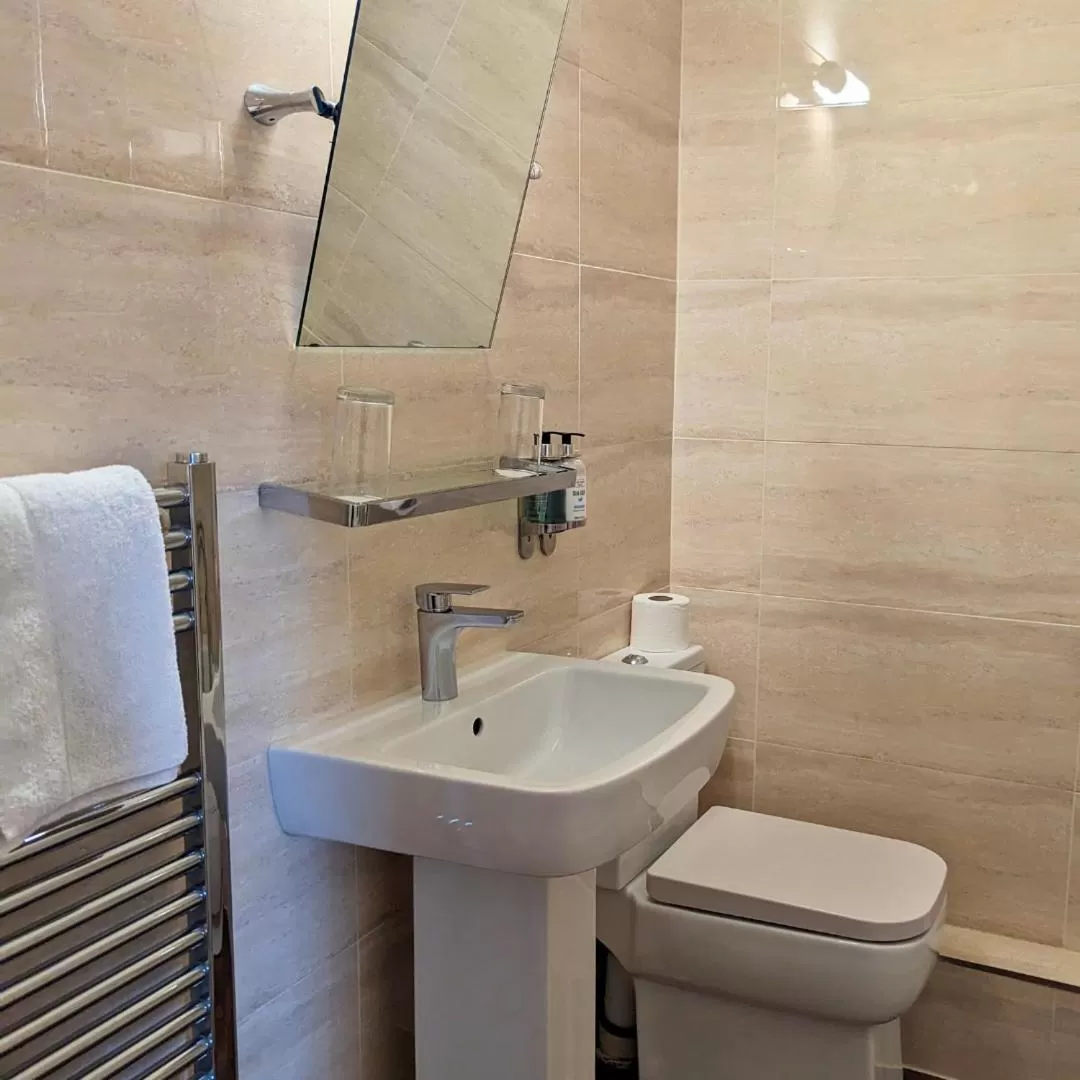 Bathroom in Shaw Hill Hotel Golf And Country Club