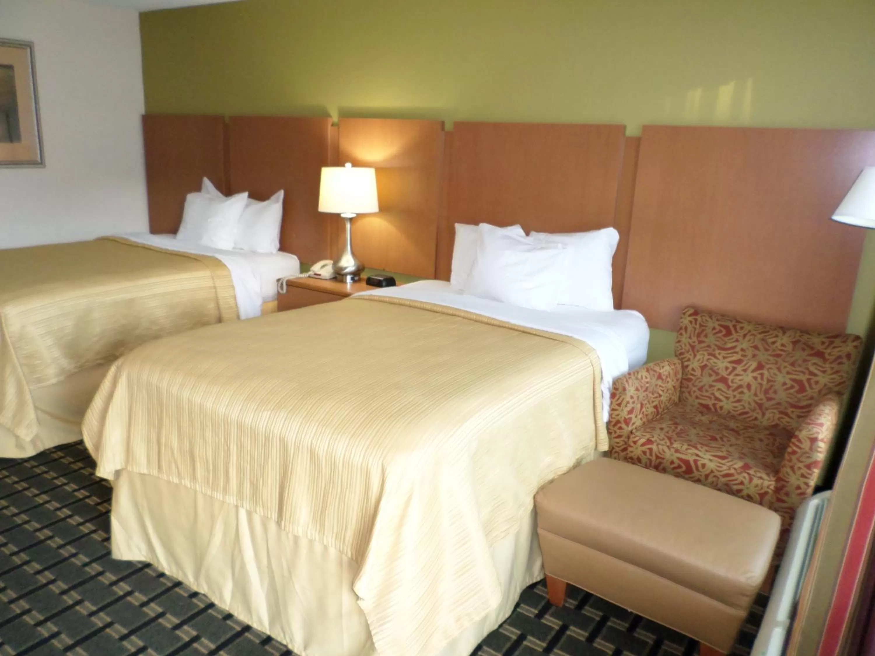 Bed in Clarion Inn Southern Pines - Pinehurst