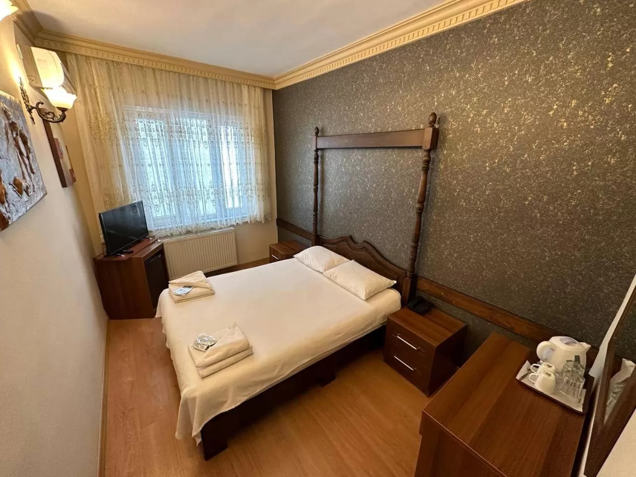 Double Room in Hanedan Hotel