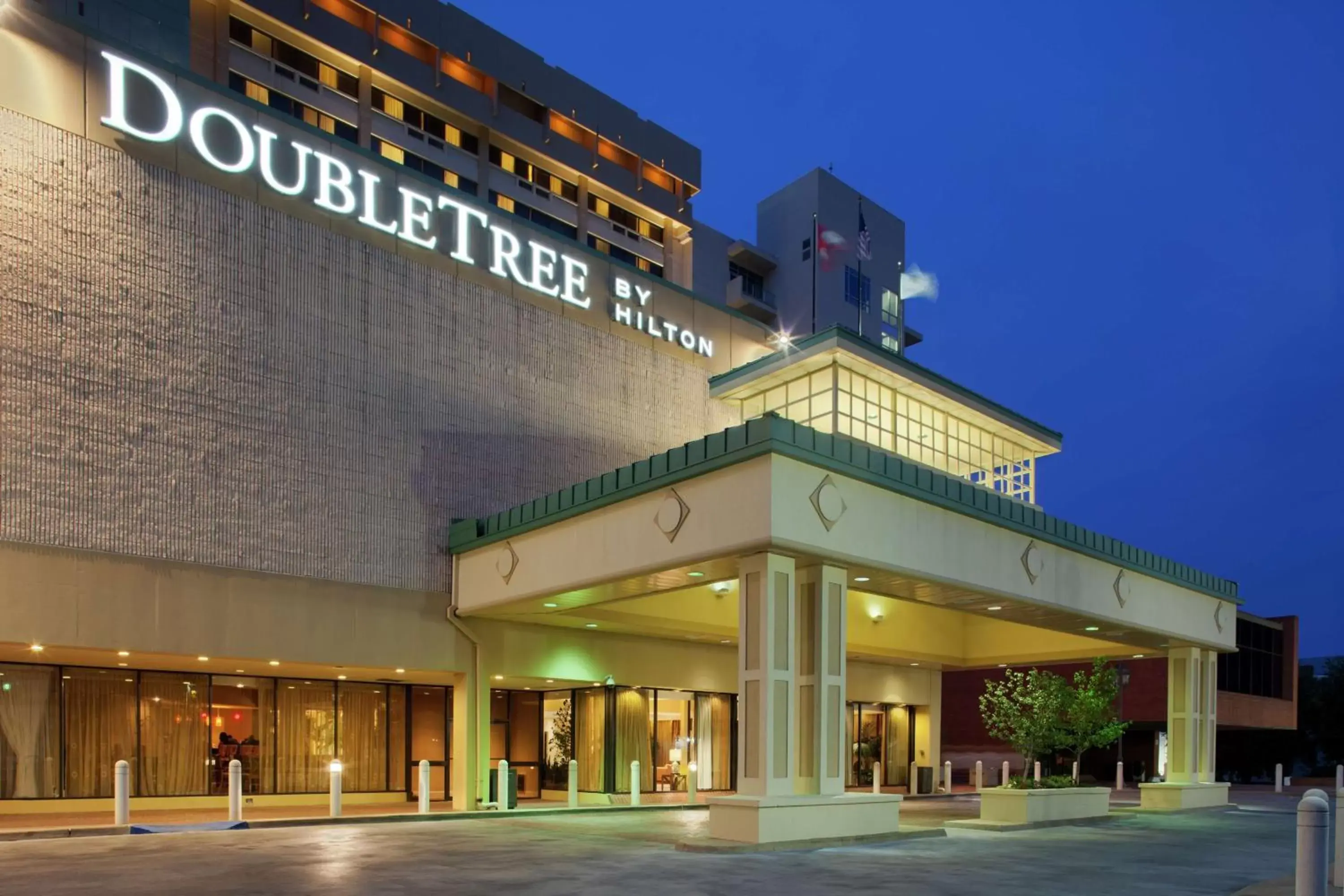 Property building in DoubleTree by Hilton Little Rock Property building in DoubleTree by Hilton Little Rock