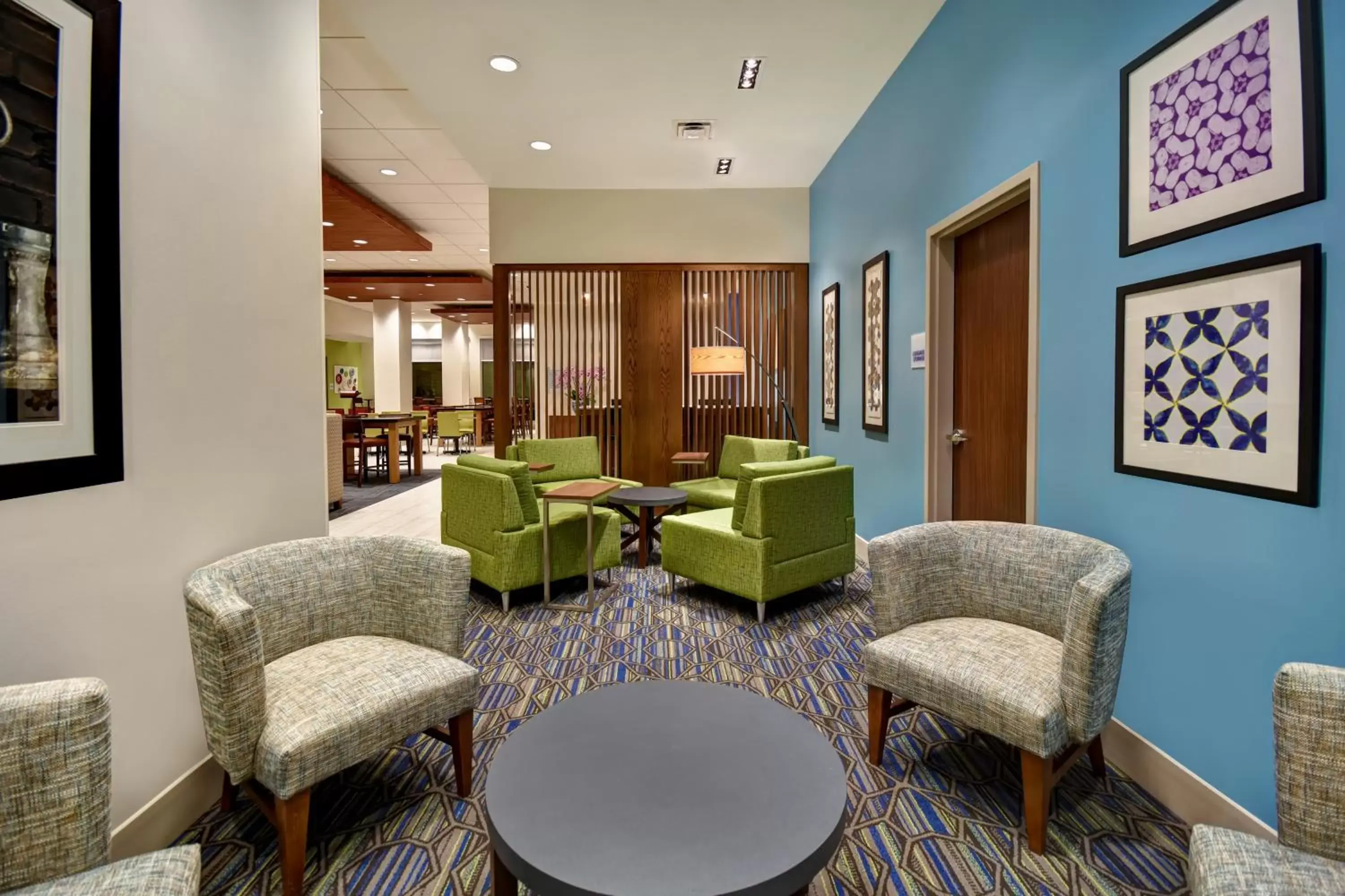 Lobby or reception, Lounge/Bar in Holiday Inn Express & Suites - Galveston Beach, an IHG Hotel