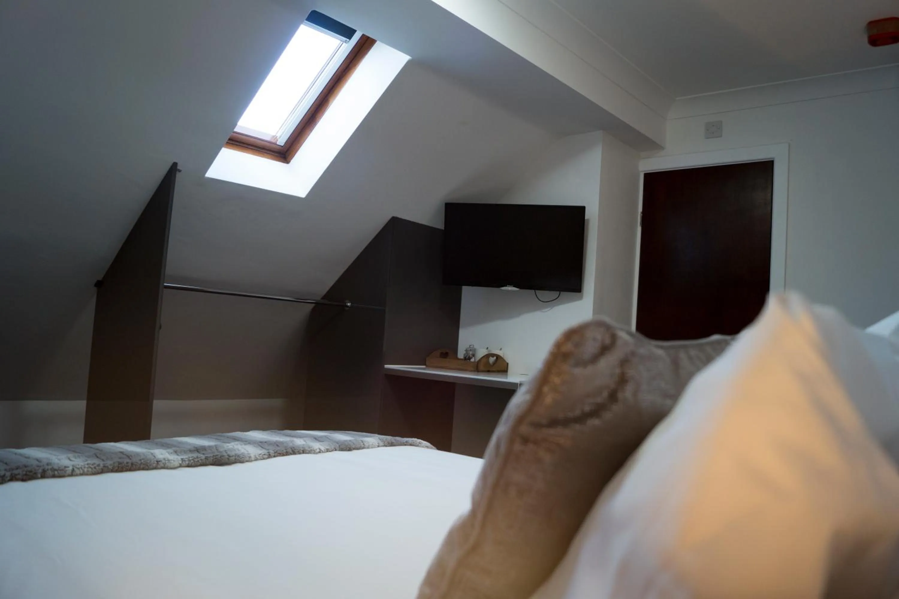 Bedroom, Bed in Kirks Korner Motel