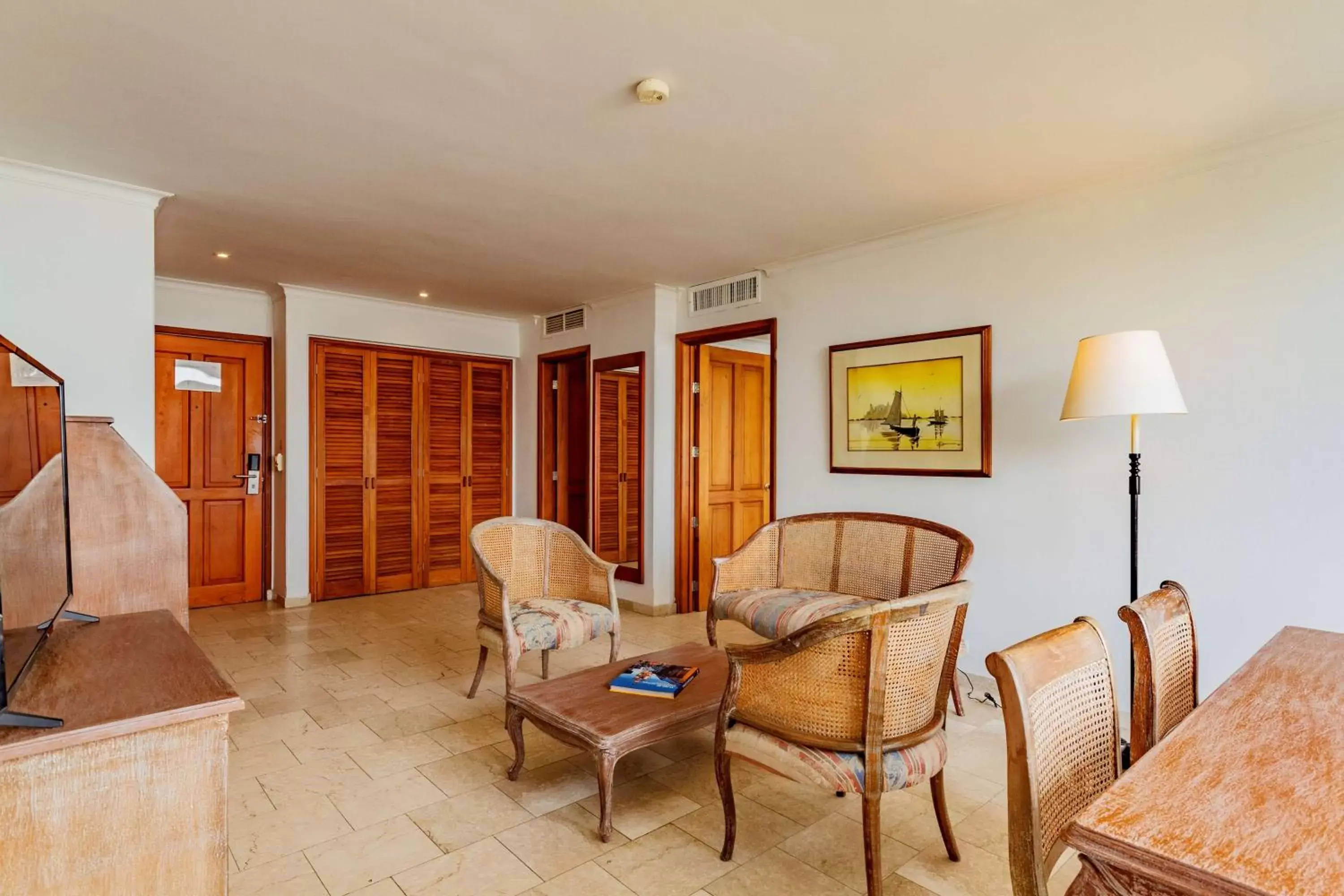 Photo of the whole room, Seating Area in Hotel Caribe by Faranda Grand, a member of Radisson Individuals