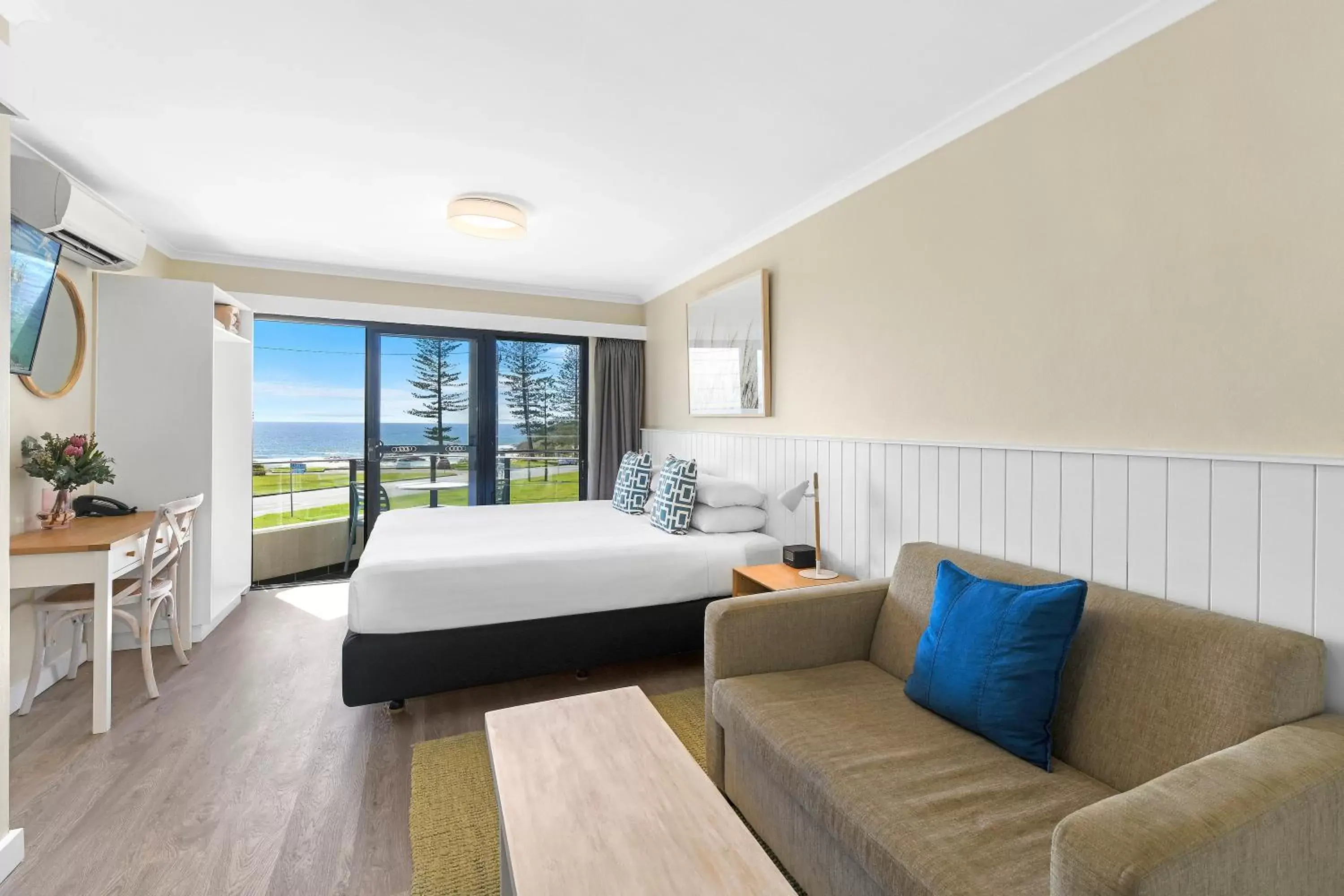 Living room in ibis Styles Port Macquarie