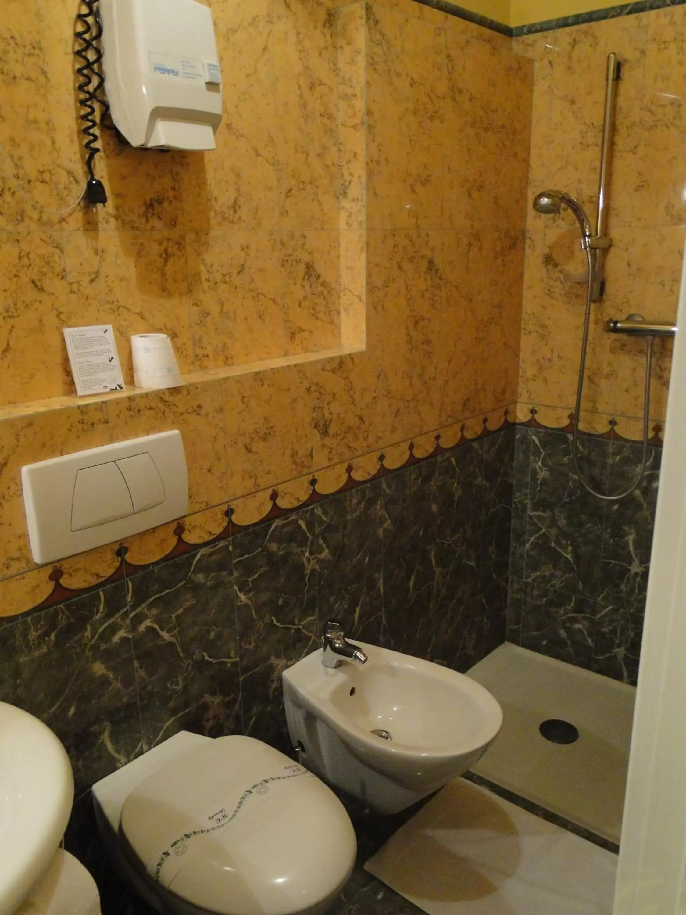 Bathroom in Le Lanterne