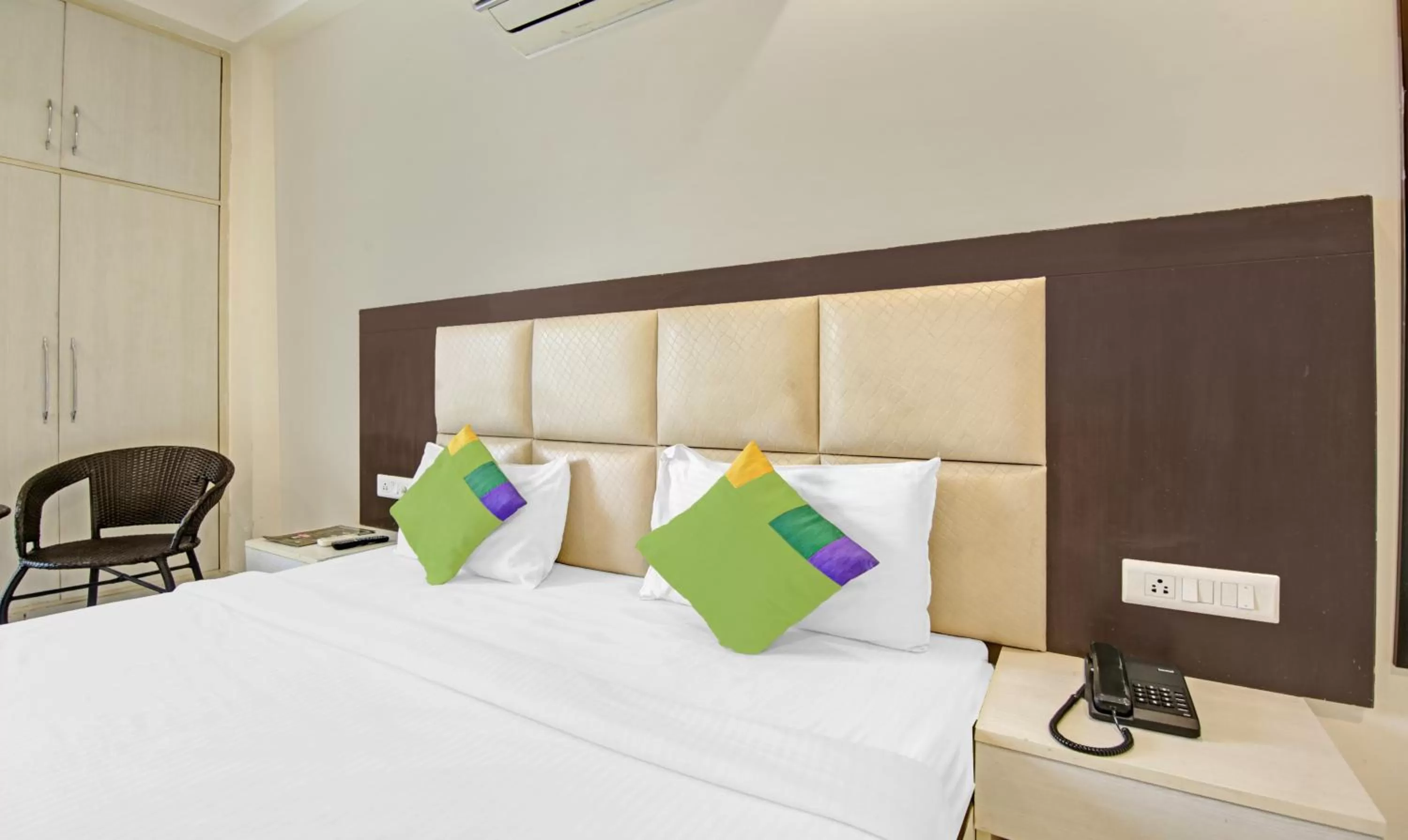 Bedroom, Bed in Treebo Trend Apple Pie