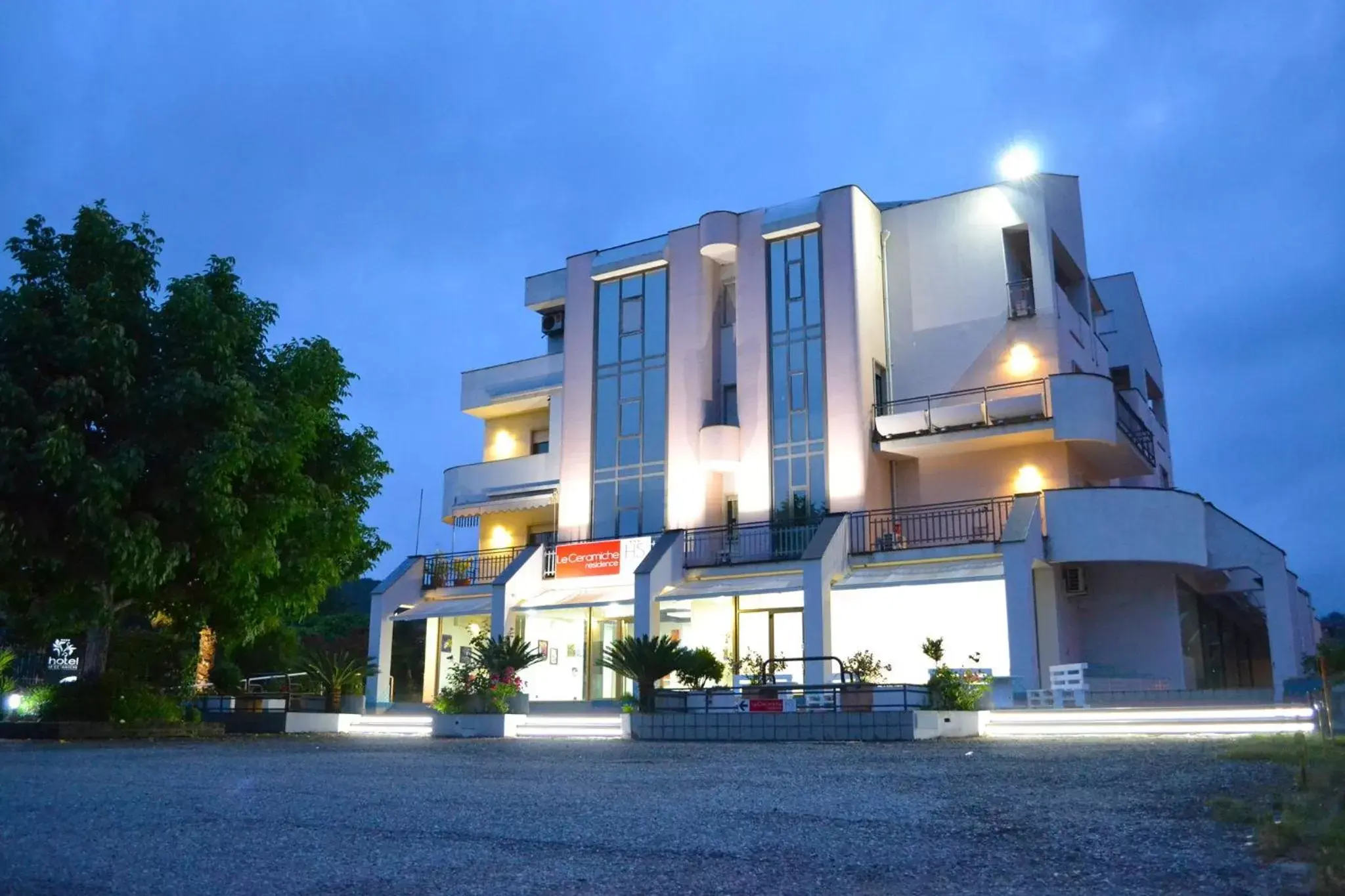 Facade/entrance, Property Building in Le Ceramiche - Hotel Residence ed Eventi