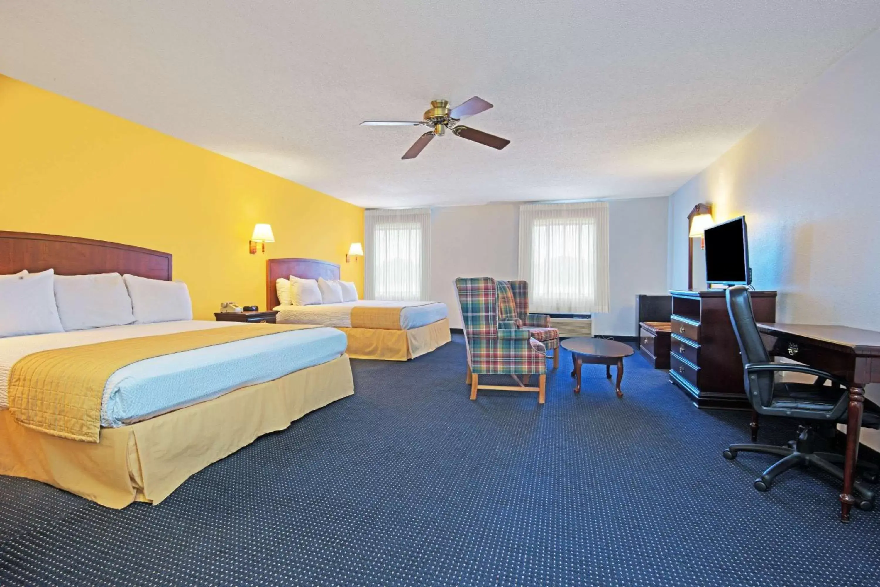 Photo of the whole room in Days Inn by Wyndham Troy