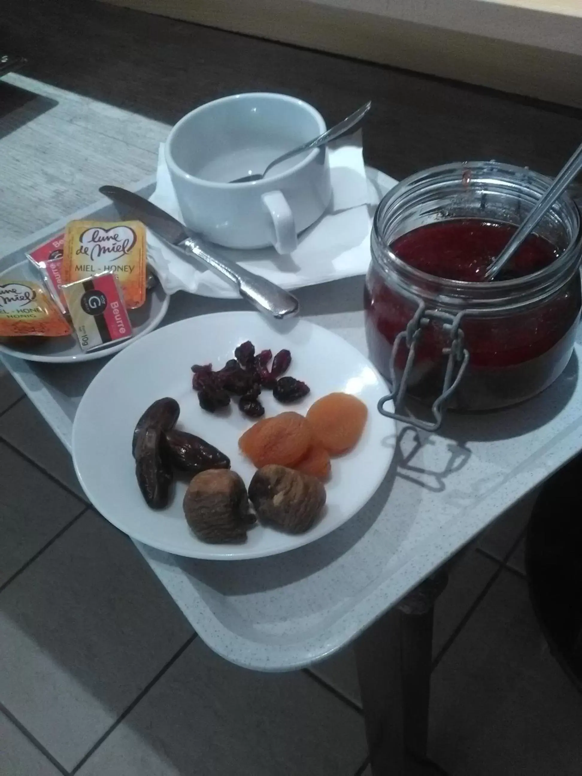 Buffet breakfast in Logis Hotel L'ange Couronne