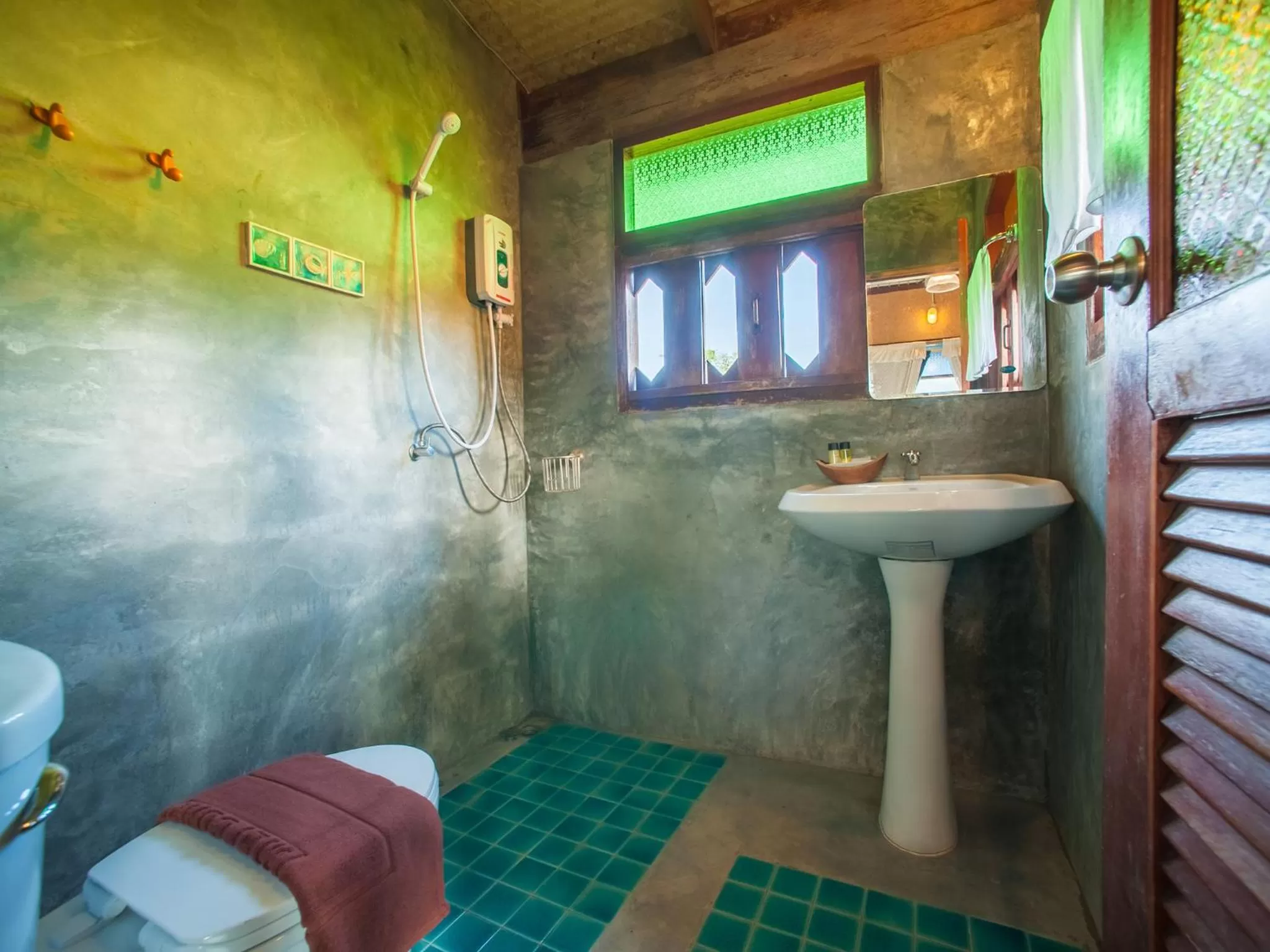 Shower in Baan Chokdee Pai Resort