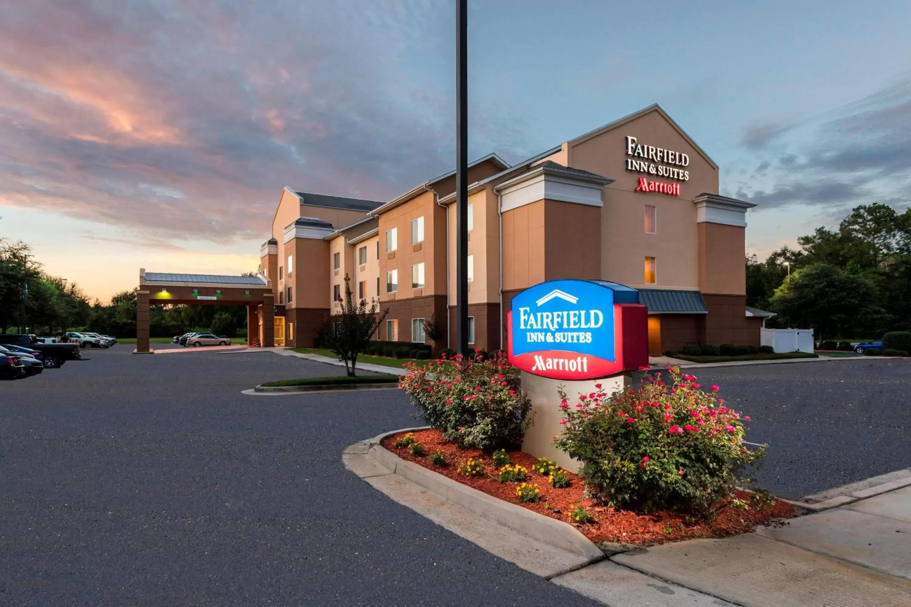 Property Building in Fairfield Inn & Suites Marianna