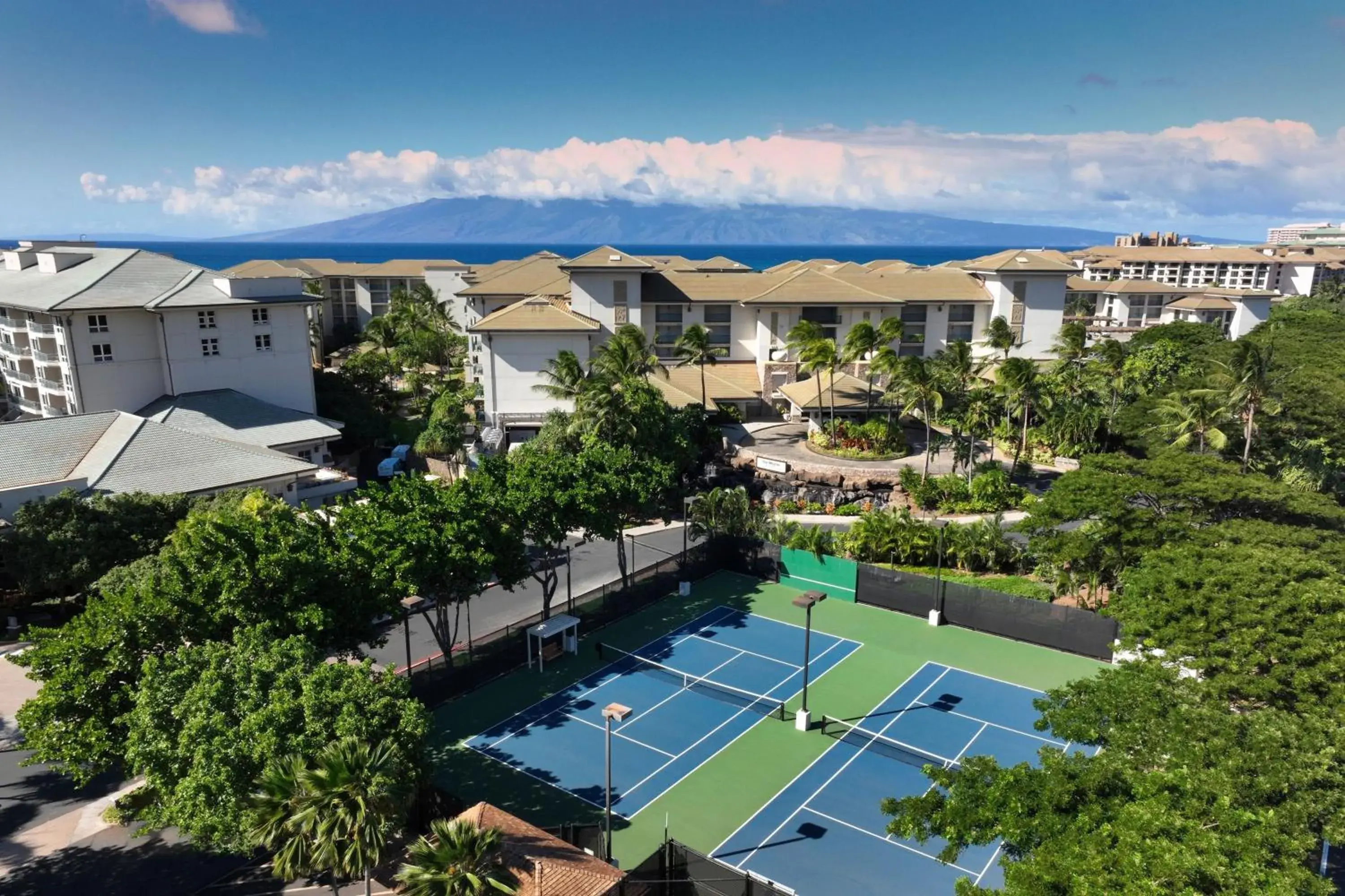 Tennis court in The Westin Ka'anapali Ocean Resort Villas