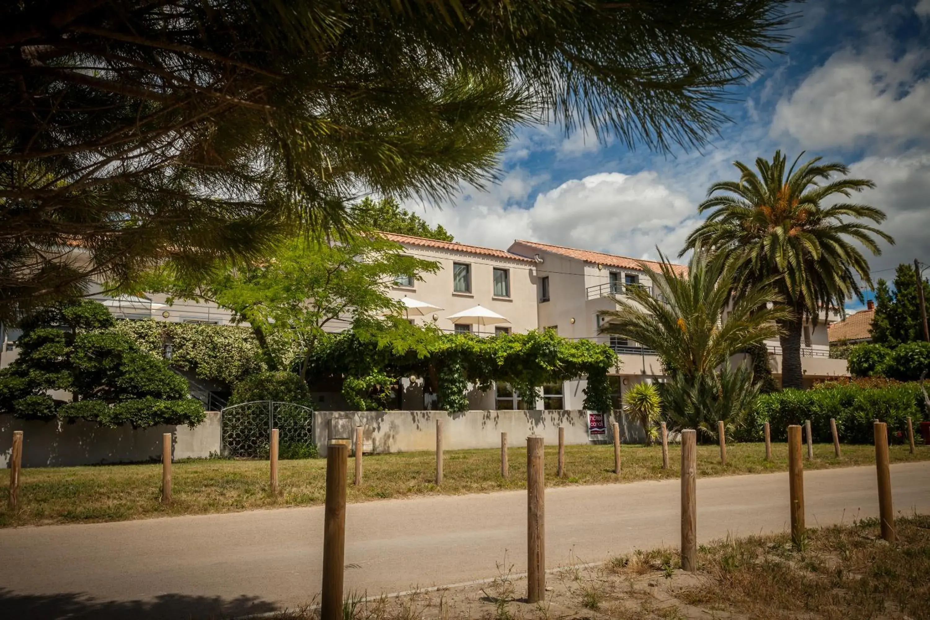 Property Building in Hotel Canal Aigues Mortes