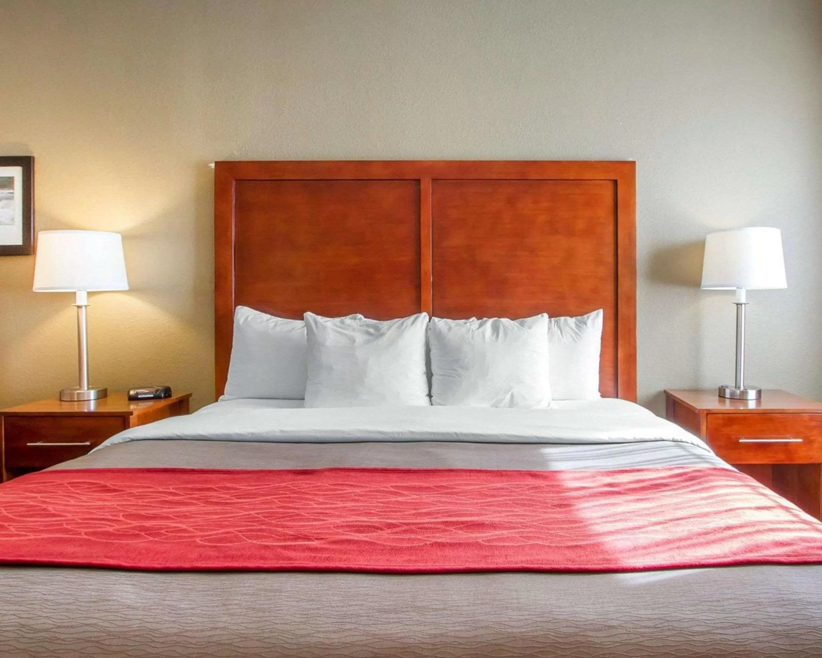 Photo of the whole room, Bed in Comfort Inn Bolivar