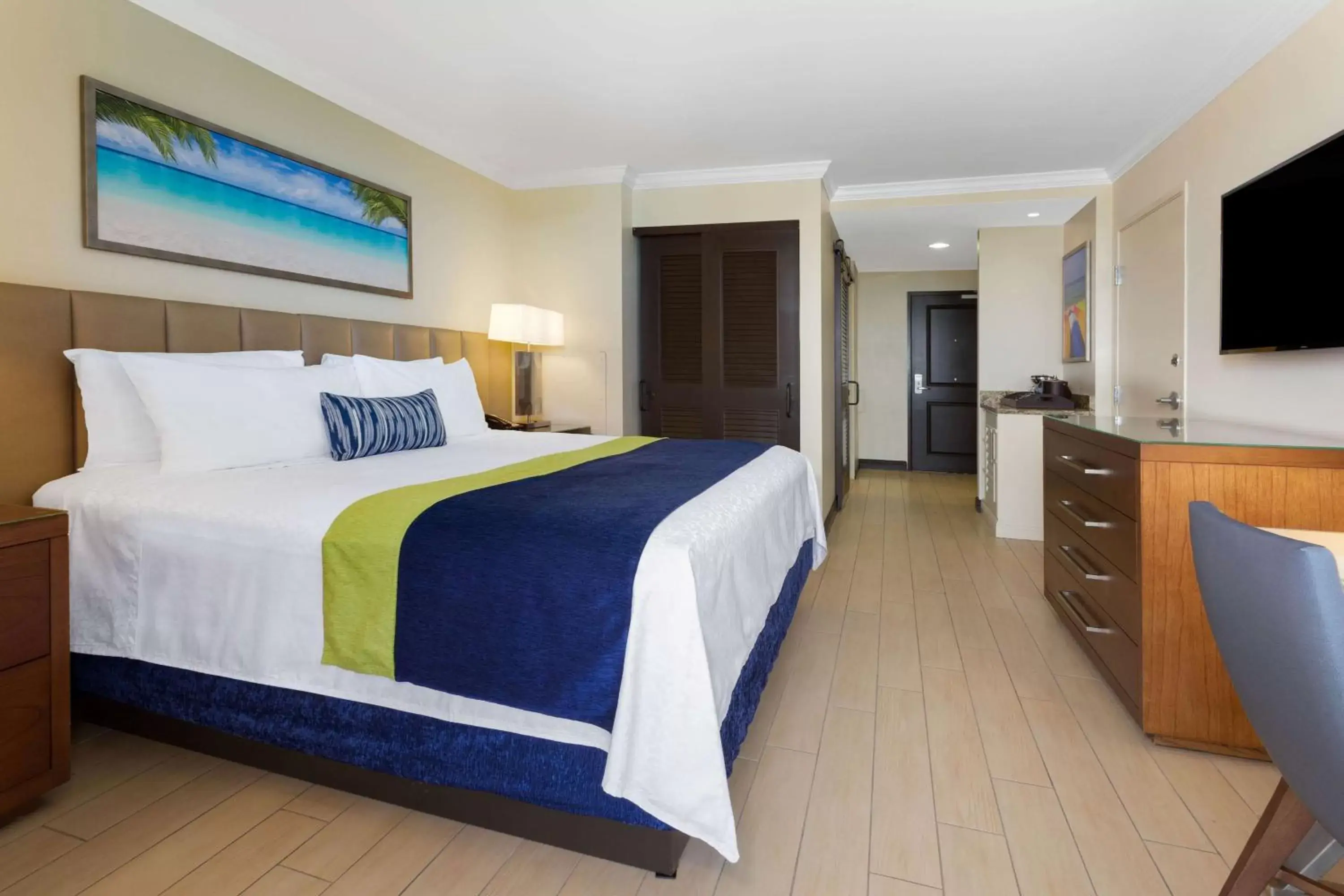 Photo of the whole room, Bed in Wyndham Deerfield Beach Resort