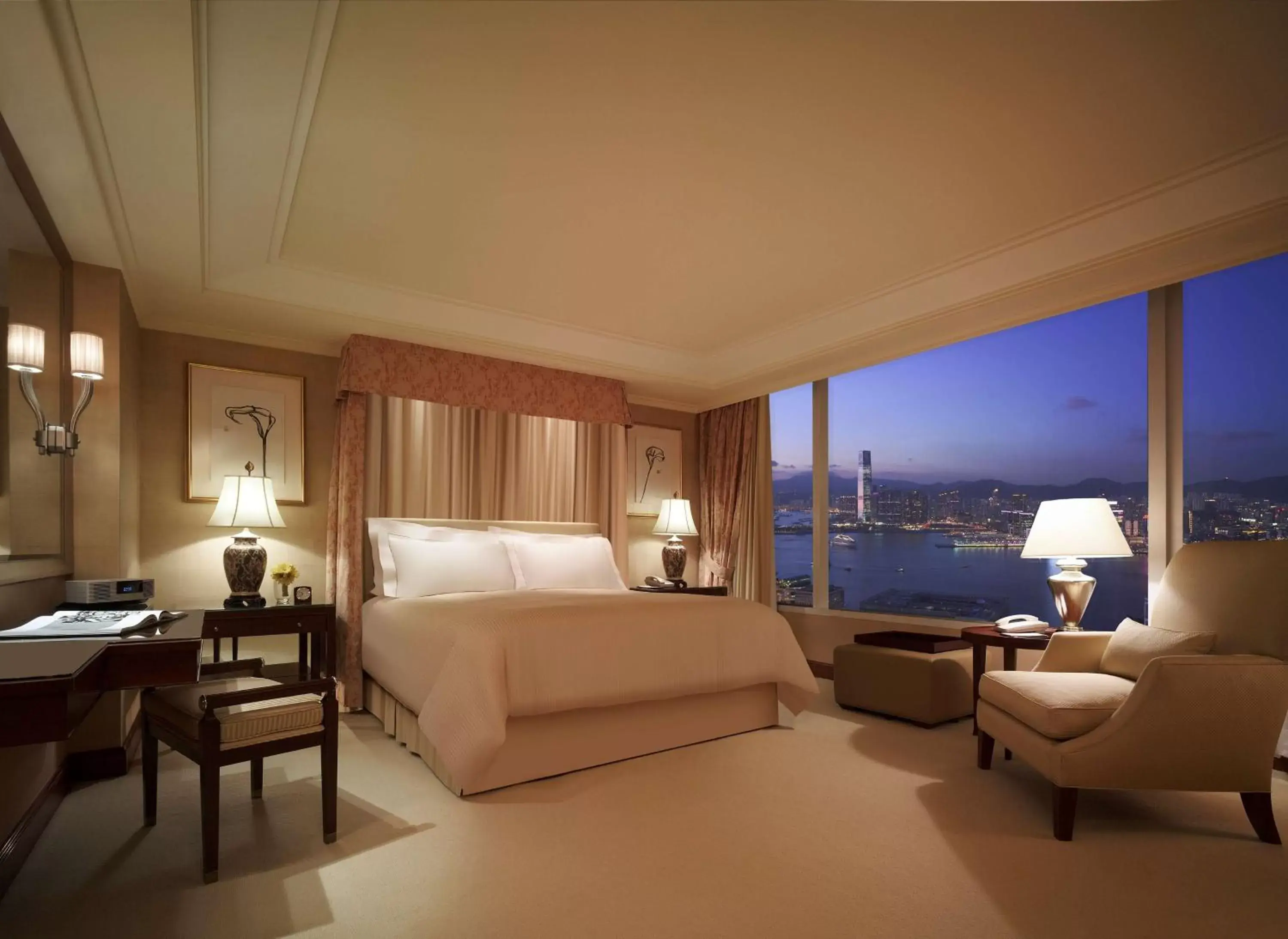 Bed, Seating Area in Conrad Hong Kong